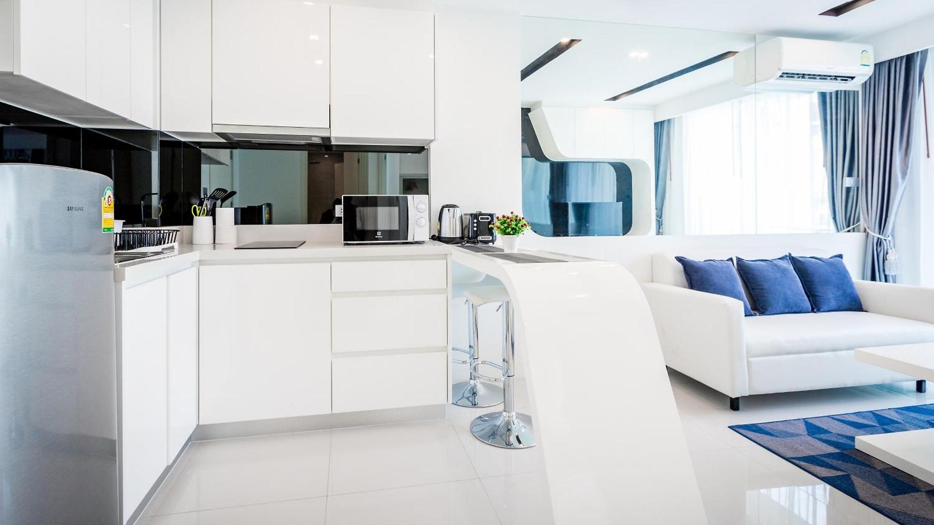 New Superb One-bedroom In The Heart Of Apartment *