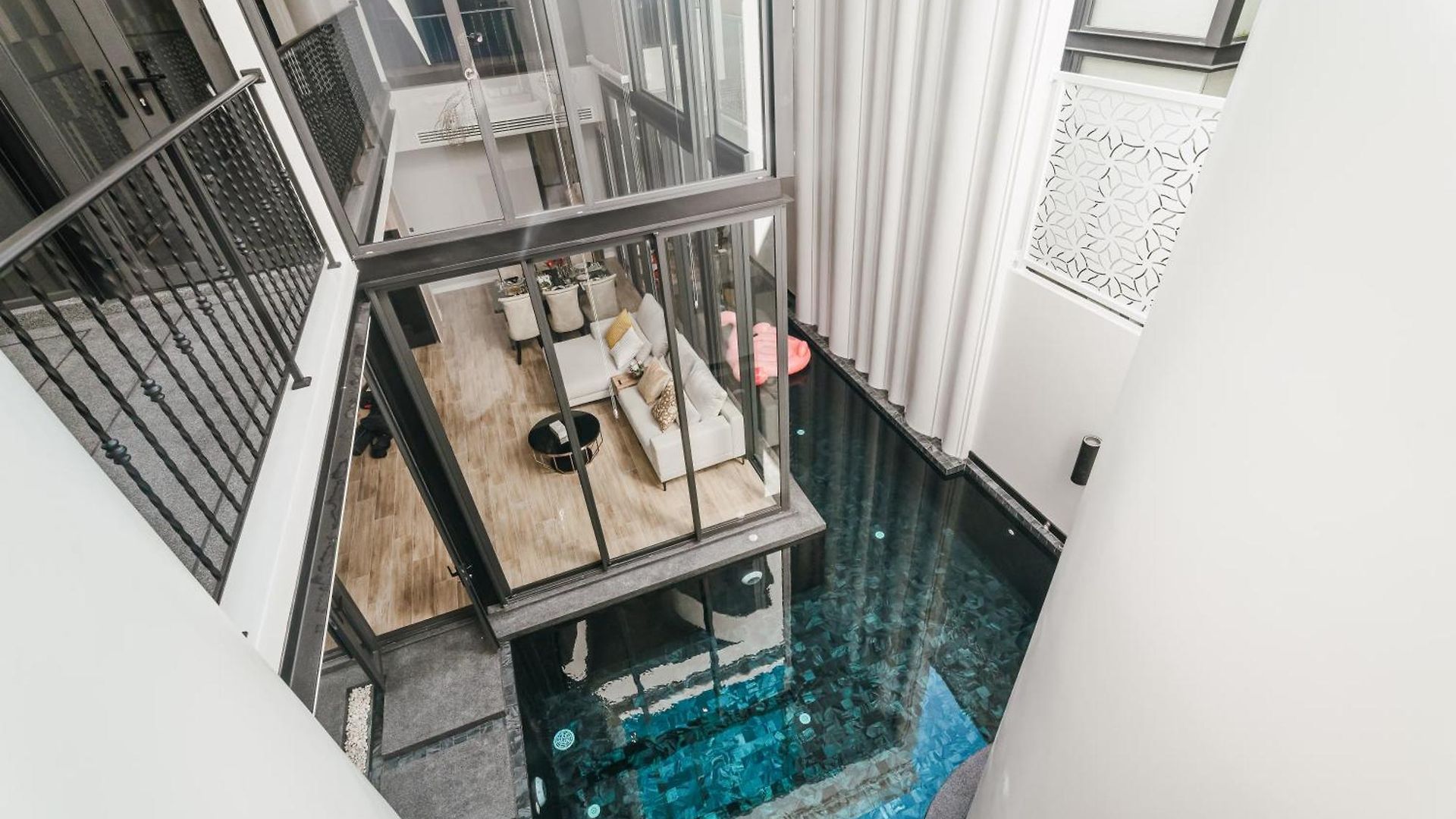 Viola & Olivia Pool Villa, วิลล่า Pattaya