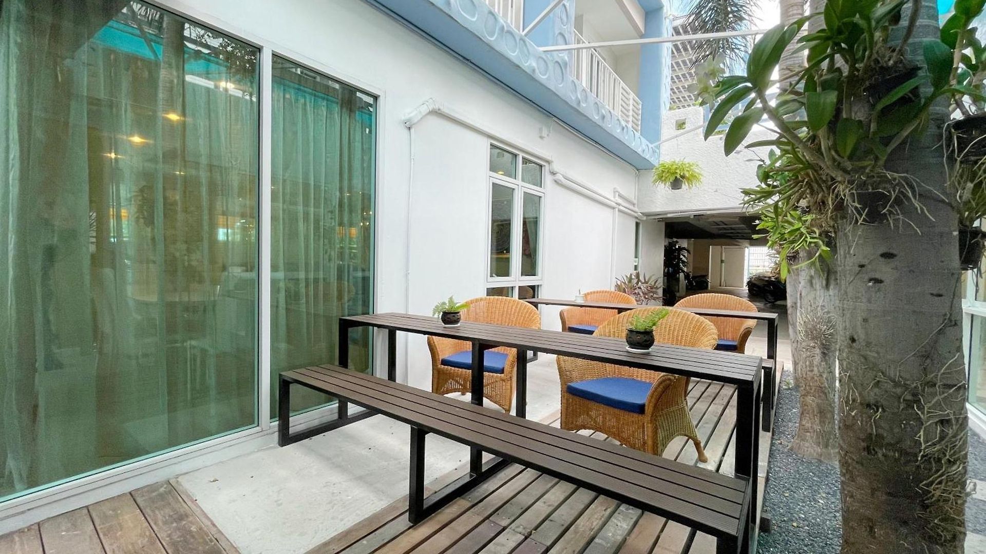 Baan By Sabai Near By God โรงแรม