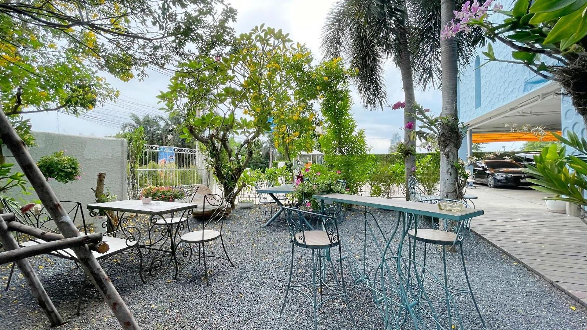 โรงแรม Baan By Sabai Near By God