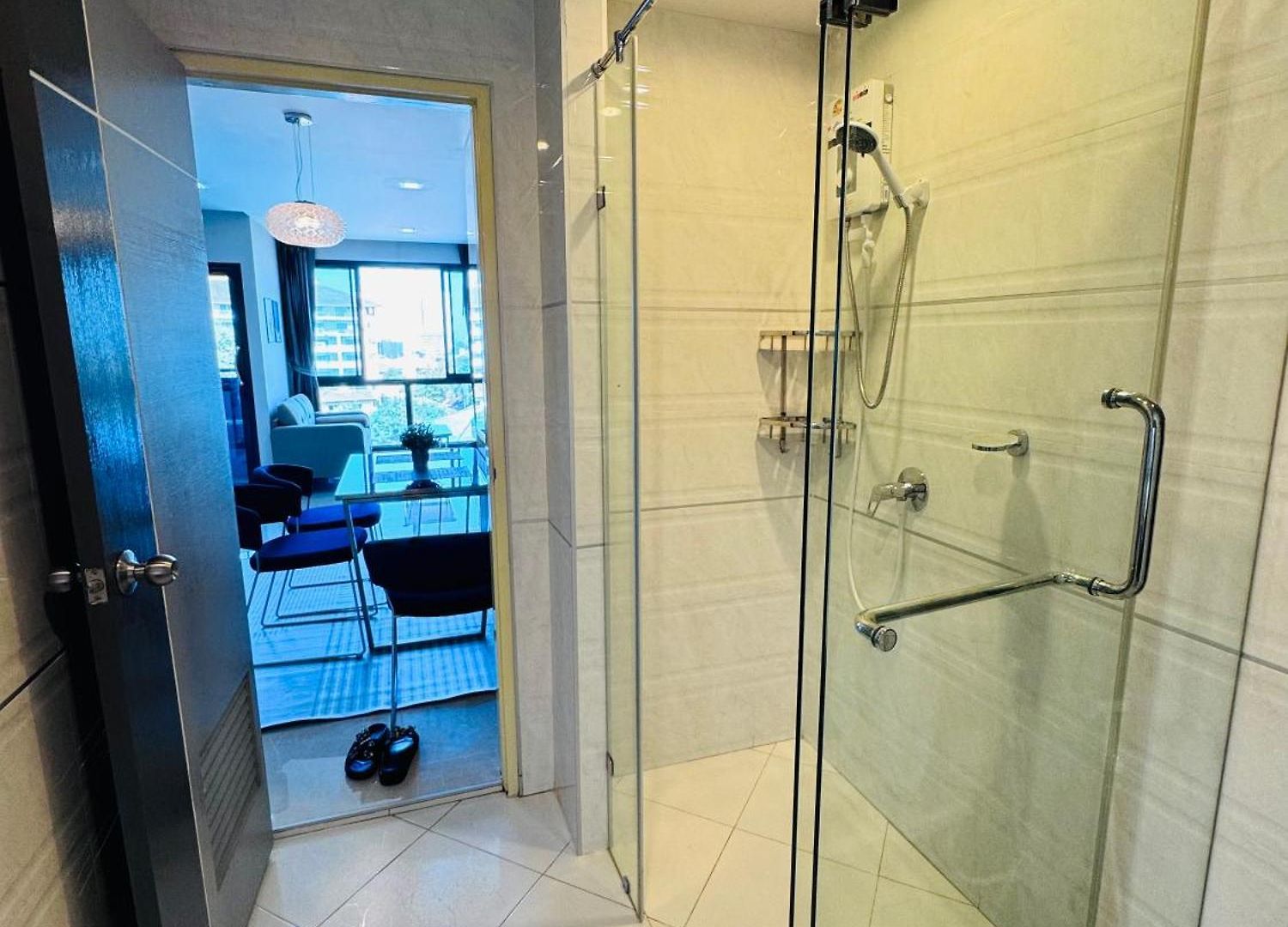 The Private Paradise Two-Bedroom Condo Only Women, Shared Accommodation