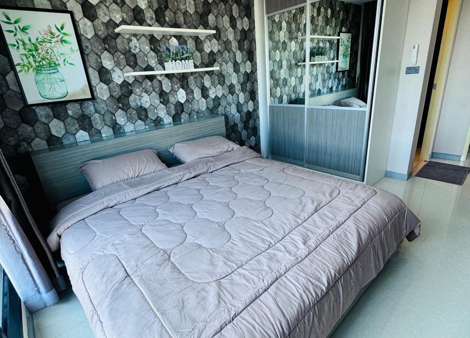 อพาร์ทเม้น The Private Paradise Two-Bedroom Condo Only Women, Shared Accommodation *
