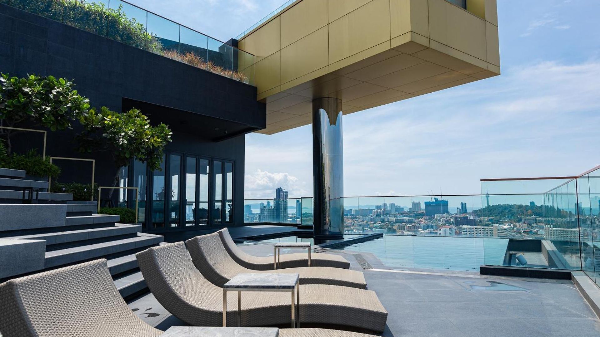 Luxury Edge Pattaya