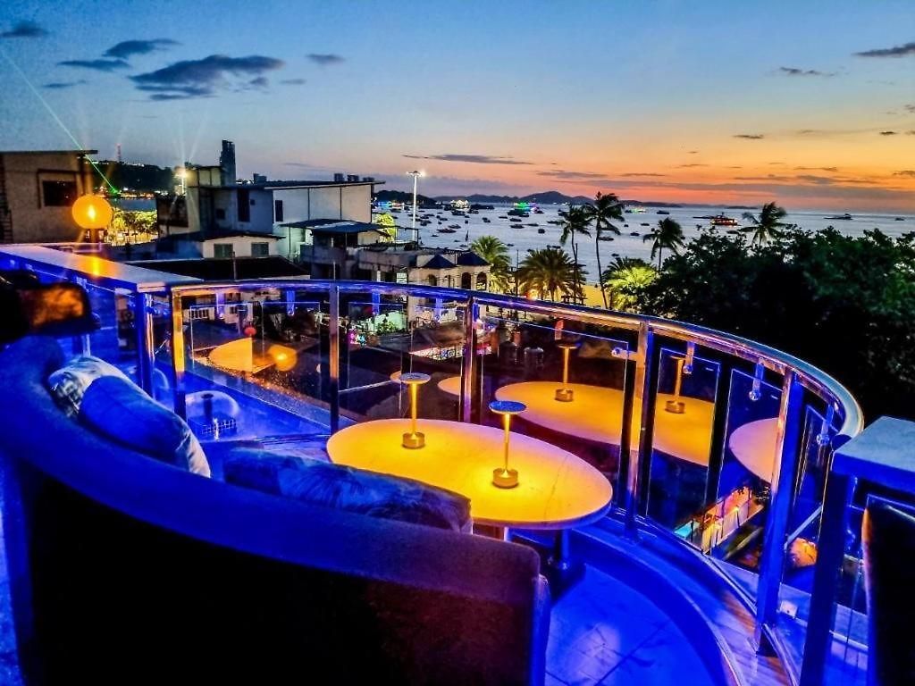 The Globe Hotel, Bar & Restaurant โรงแรม Pattaya