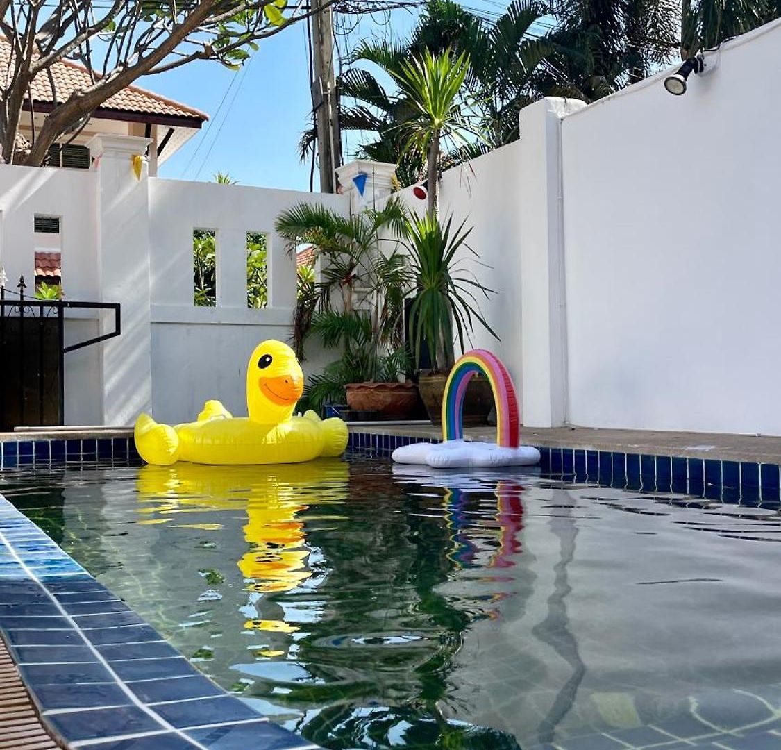 Villa Sunshine Near Private Pool Pattaya