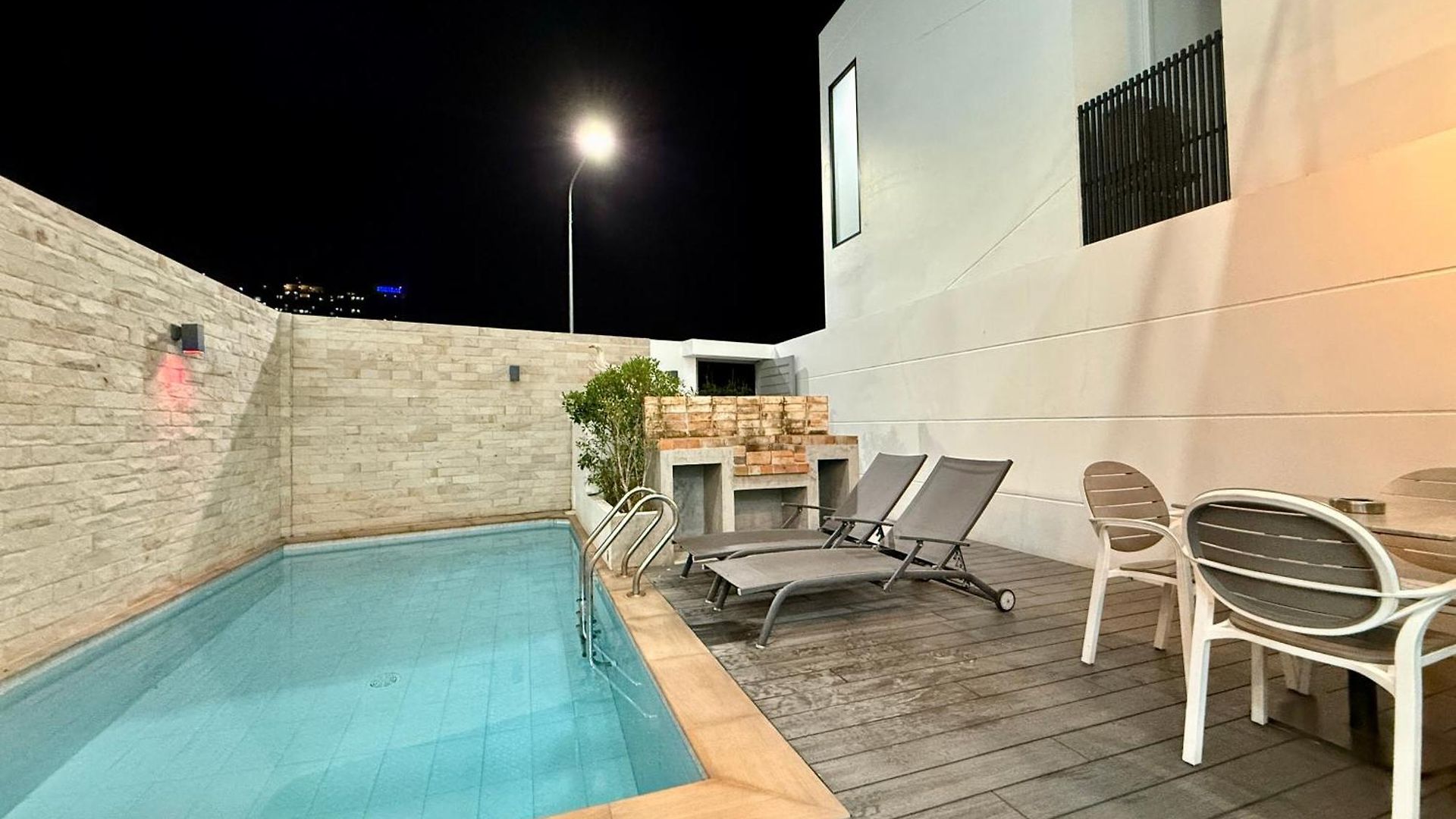 Pool 178 Nearby Walking Street * Pattaya