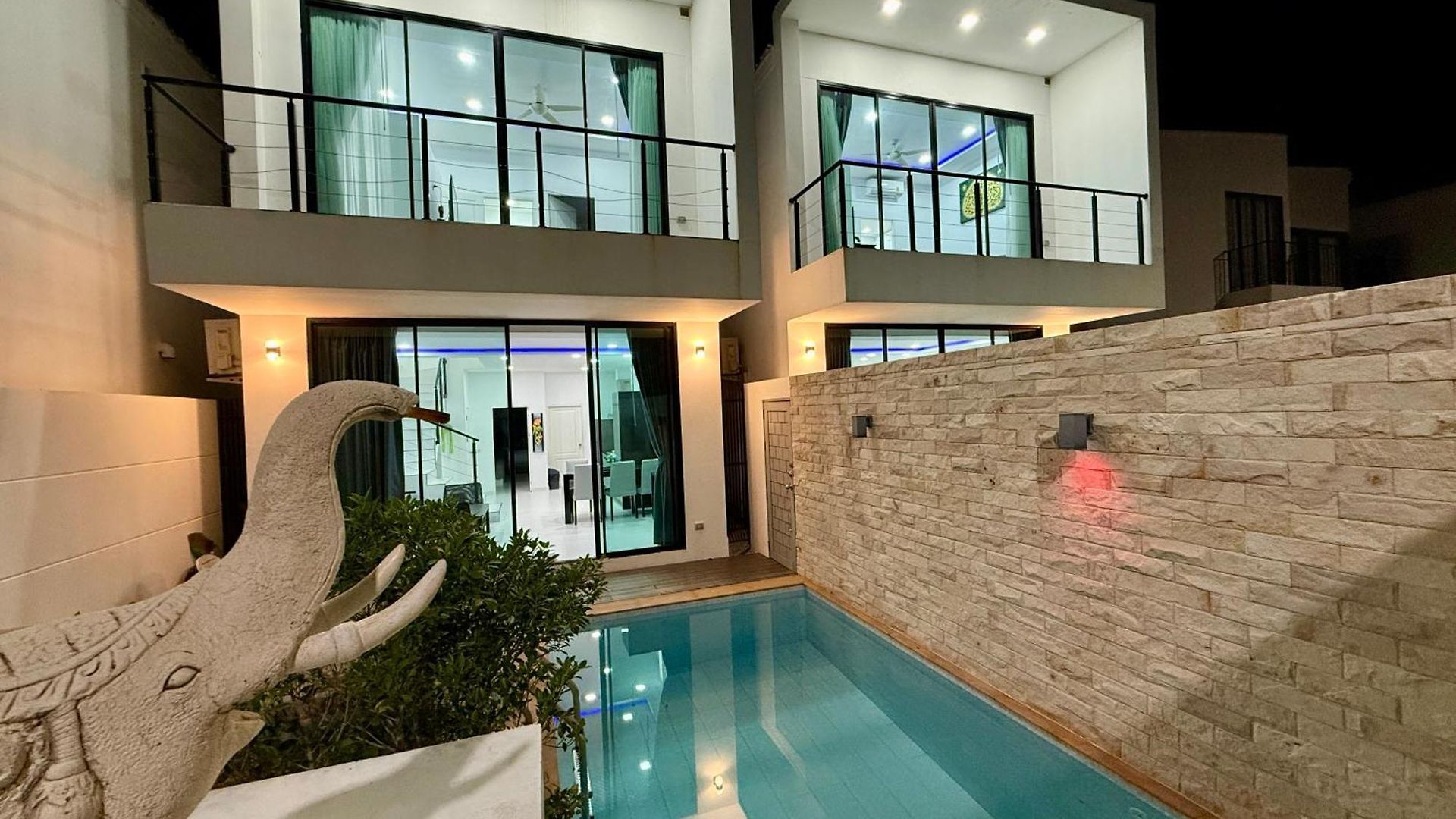 Pool 178 Nearby Walking Street Pattaya