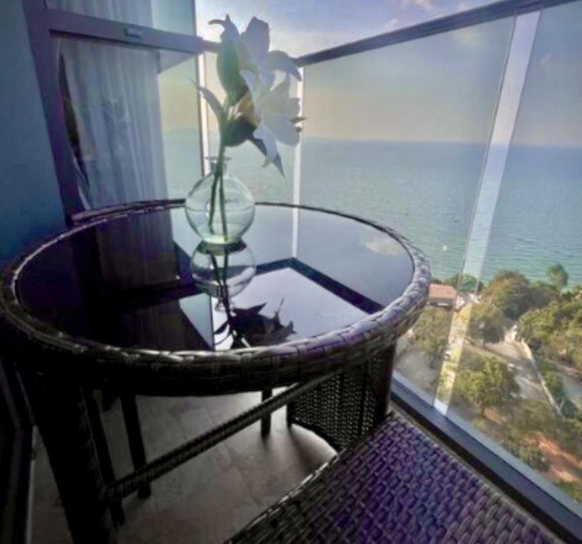 Beachfront 1br With Breathtaking Views *