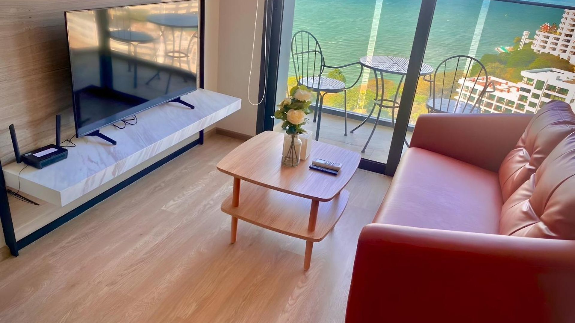 Beachfront 1br With Breathtaking Views Pattaya