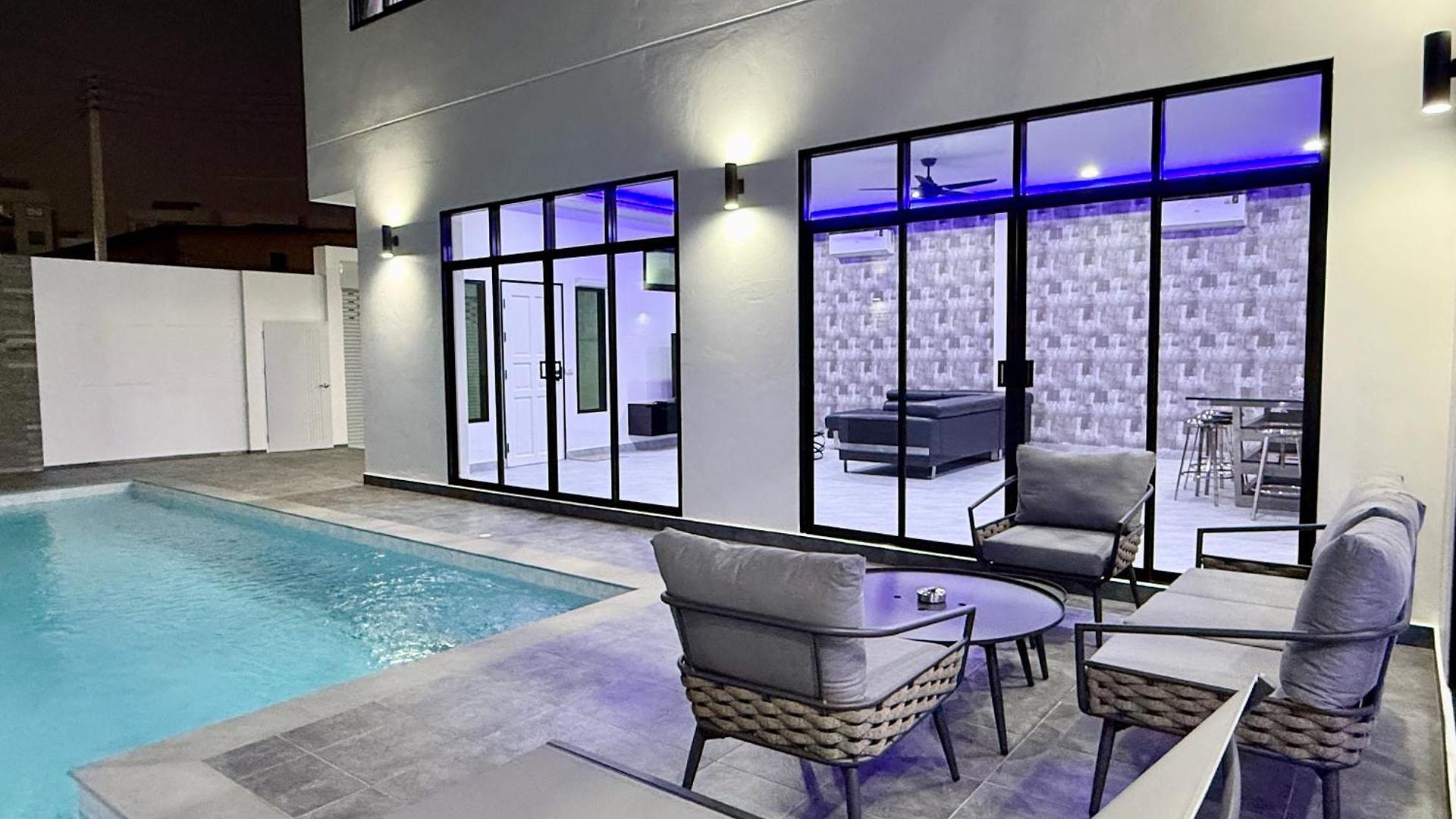 Pool 435 Nearby Walking Street *