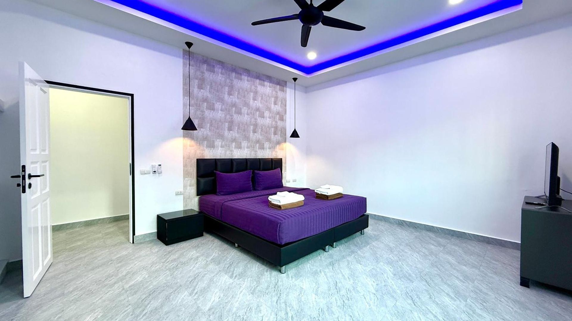 Pool 435 Nearby Walking Street Pattaya