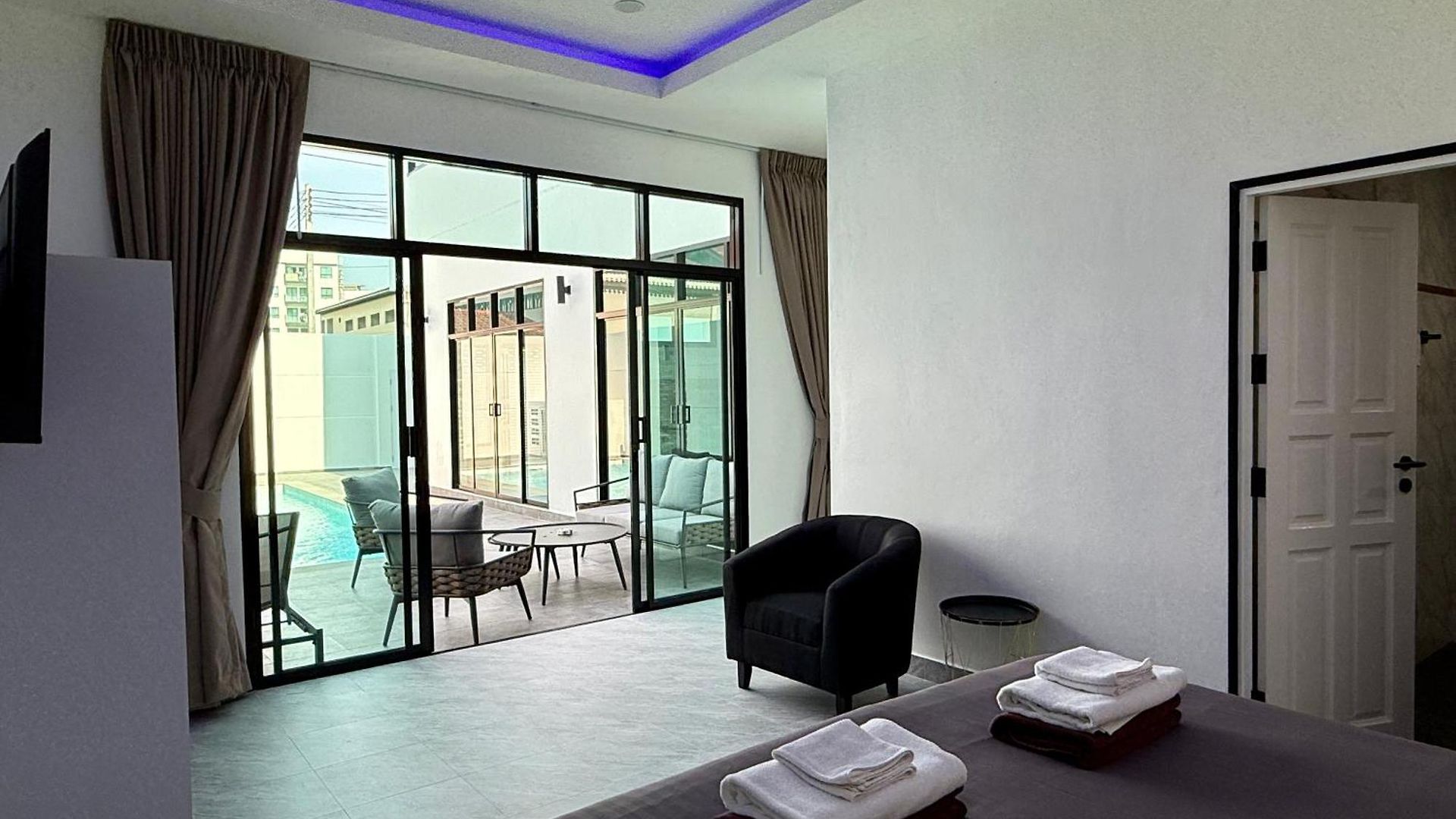 Pool 435 Nearby Walking Street Pattaya
