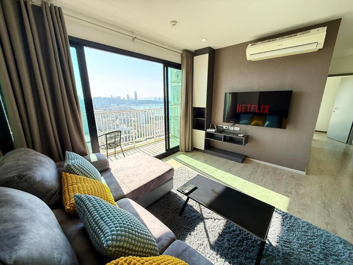 อพาร์ทเม้น The Base - Spacious 70sqm, 2 Bedroom, 2 Bathroom, Penthouse - Centre - 592 Pattaya