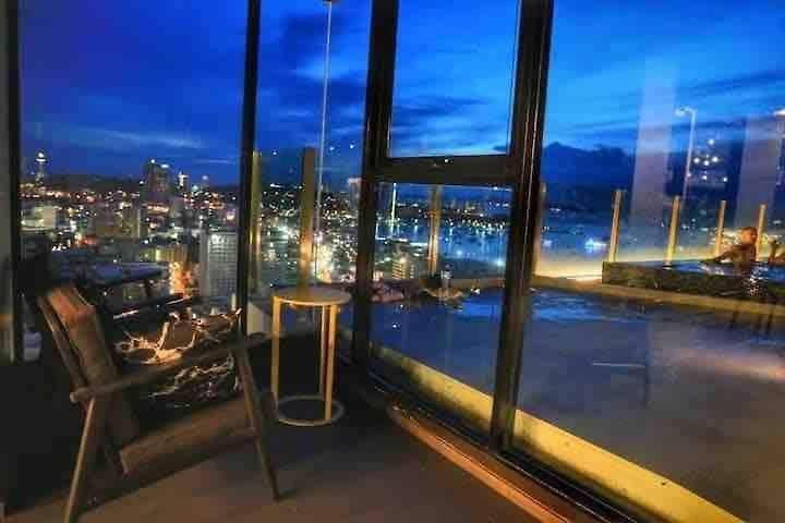 อพาร์ทเม้น The Base - Spacious 70sqm, 2 Bedroom, 2 Bathroom, Penthouse - Centre - 592 Pattaya