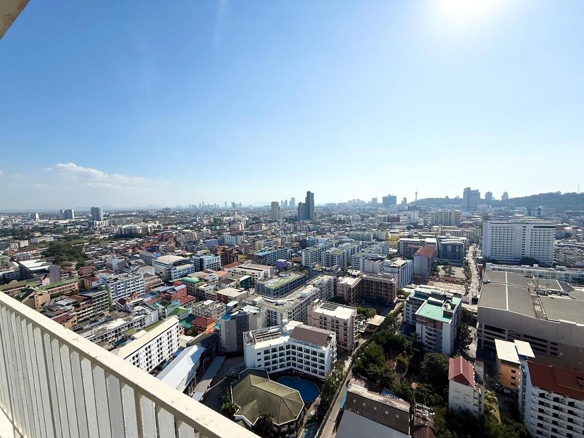 The Base - Spacious 70sqm, 2 Bedroom, 2 Bathroom, Penthouse - Centre - 592 อพาร์ทเม้น Pattaya