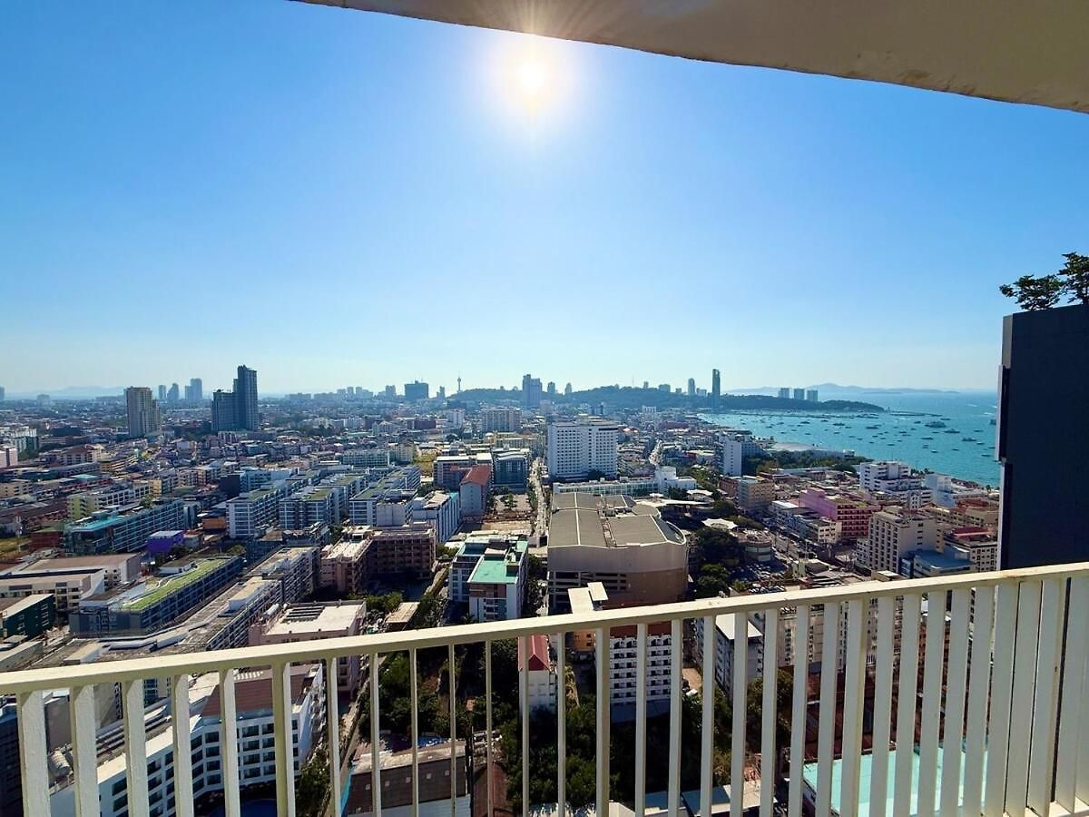 The Base - Spacious 70sqm, 2 Bedroom, 2 Bathroom, Penthouse - Centre - 592 อพาร์ทเม้น Pattaya