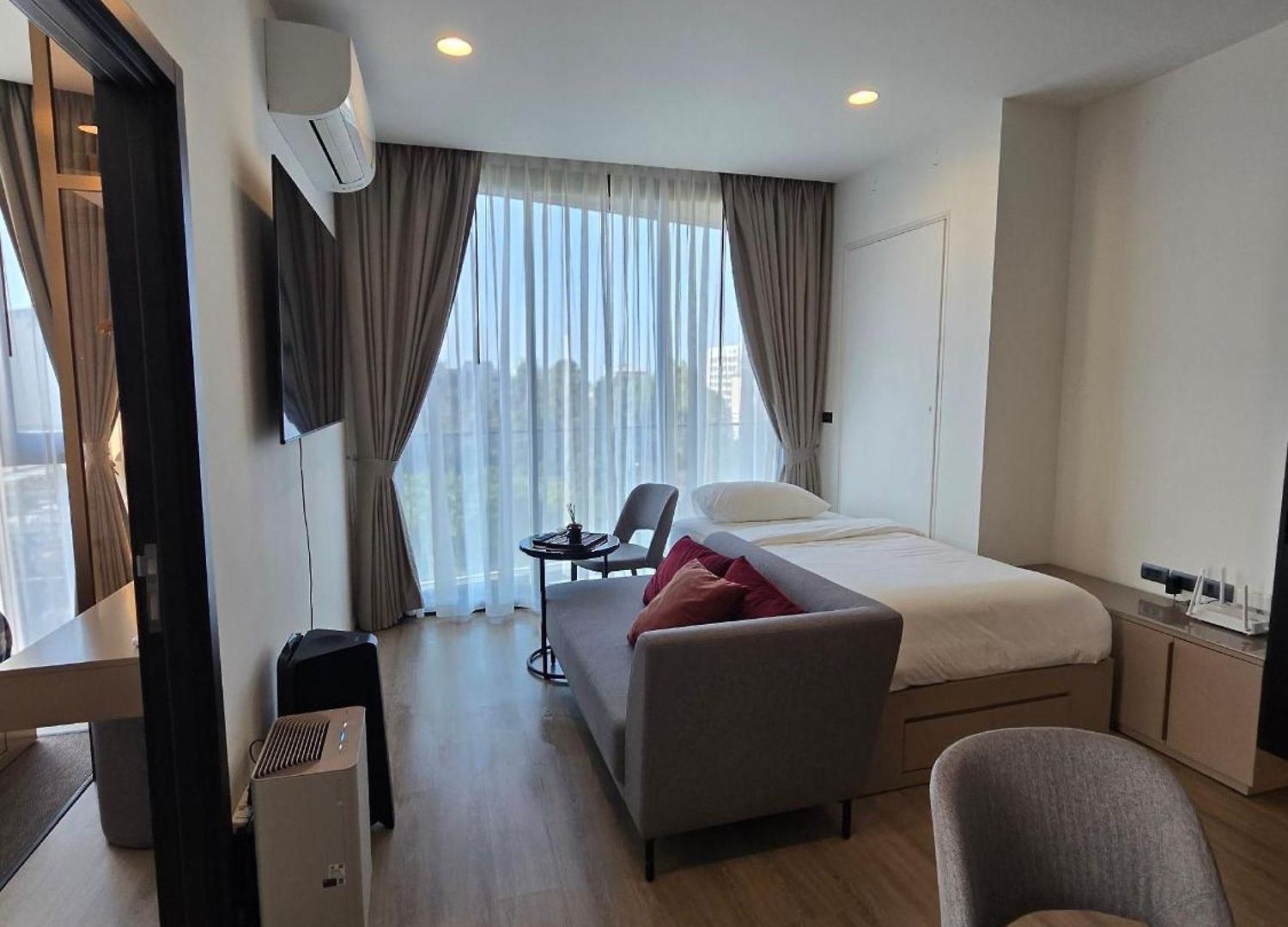 Edge 2br Balcony Garden View Infinity Pool & Location *