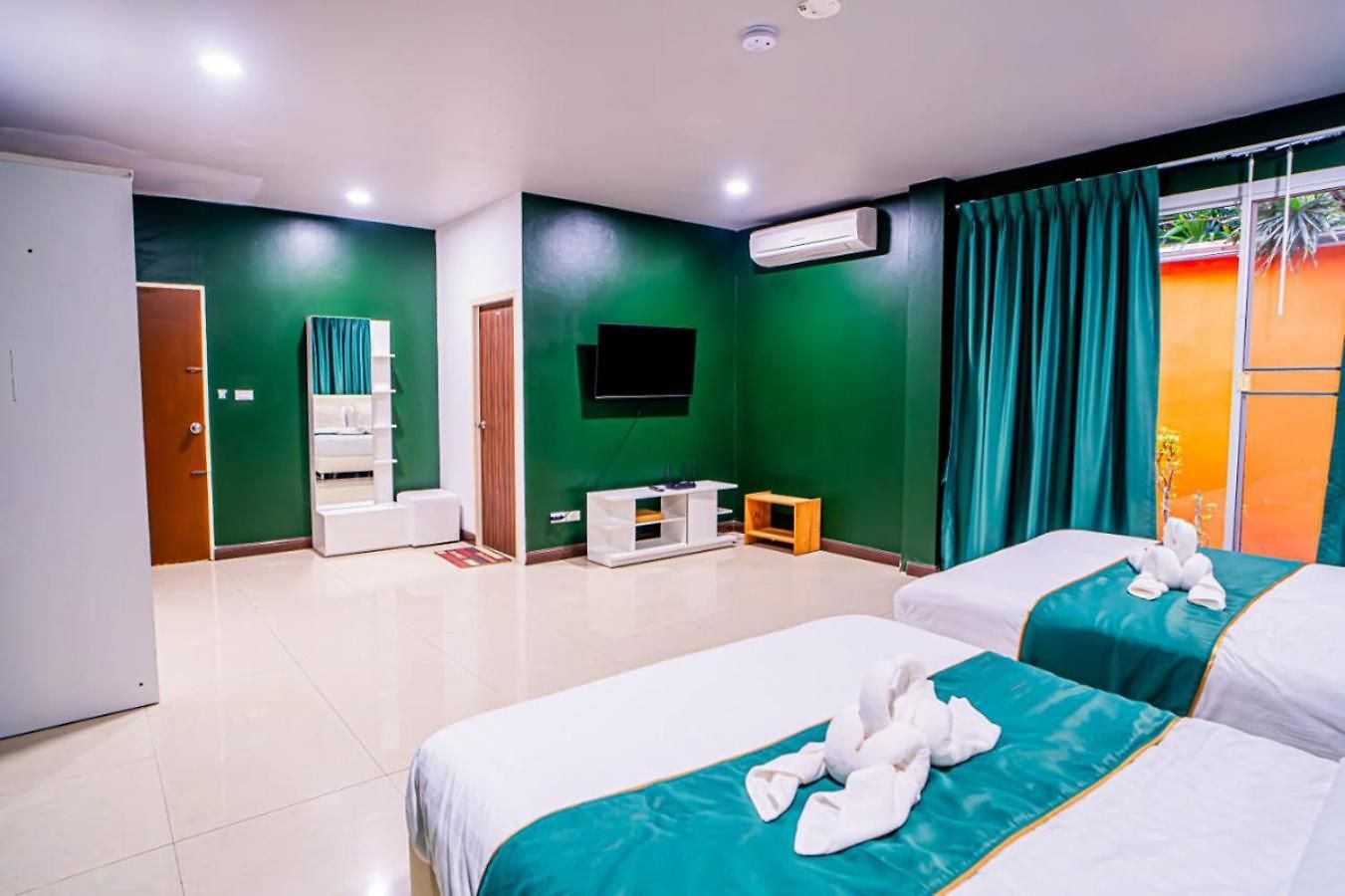 The Ace 6 Bedroom 6 Bathroom With Free Bills *