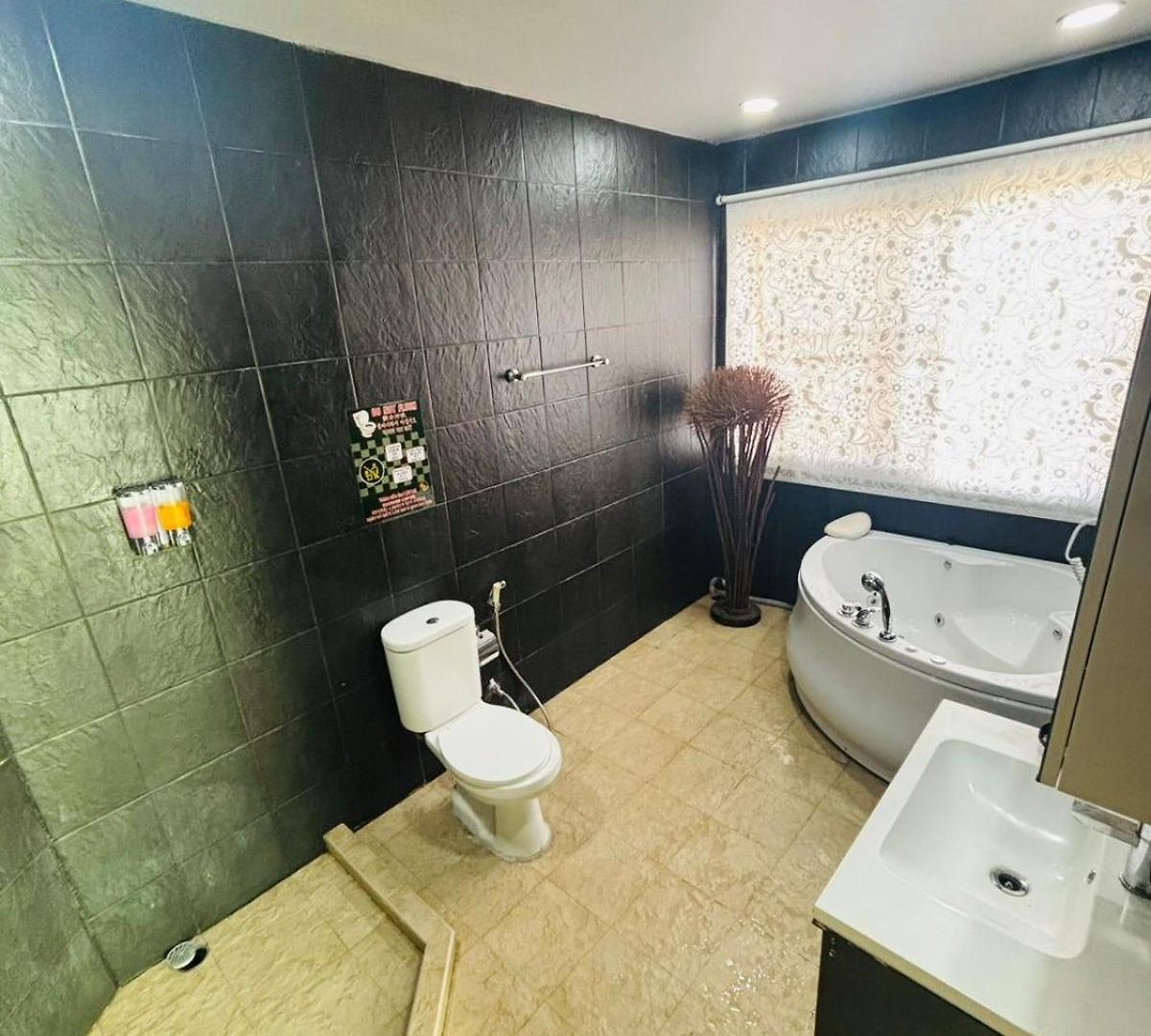 The Ace 6 Bedroom 6 Bathroom With Free Bills *