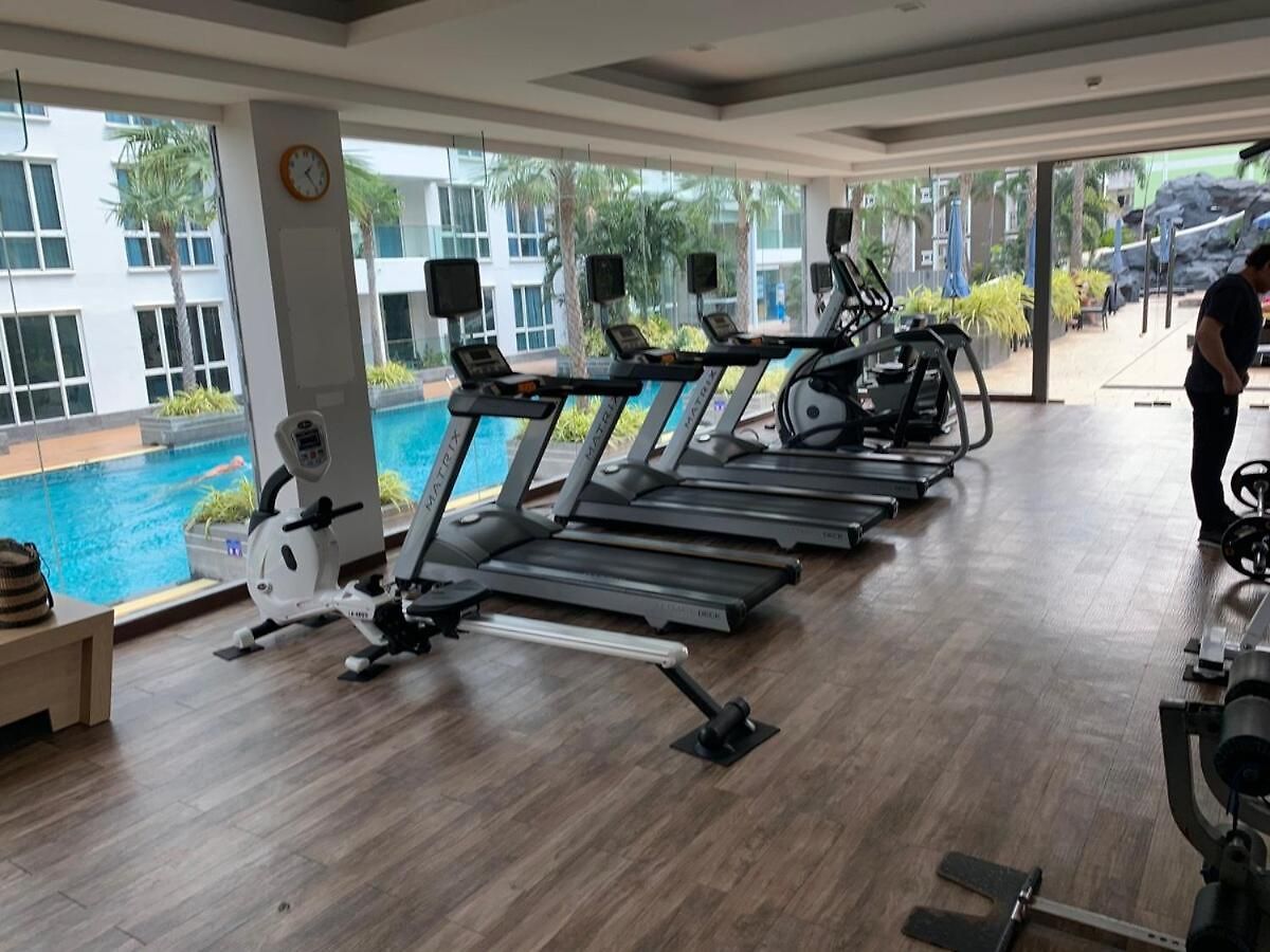 Stunning Unit Situated In Apartment *
