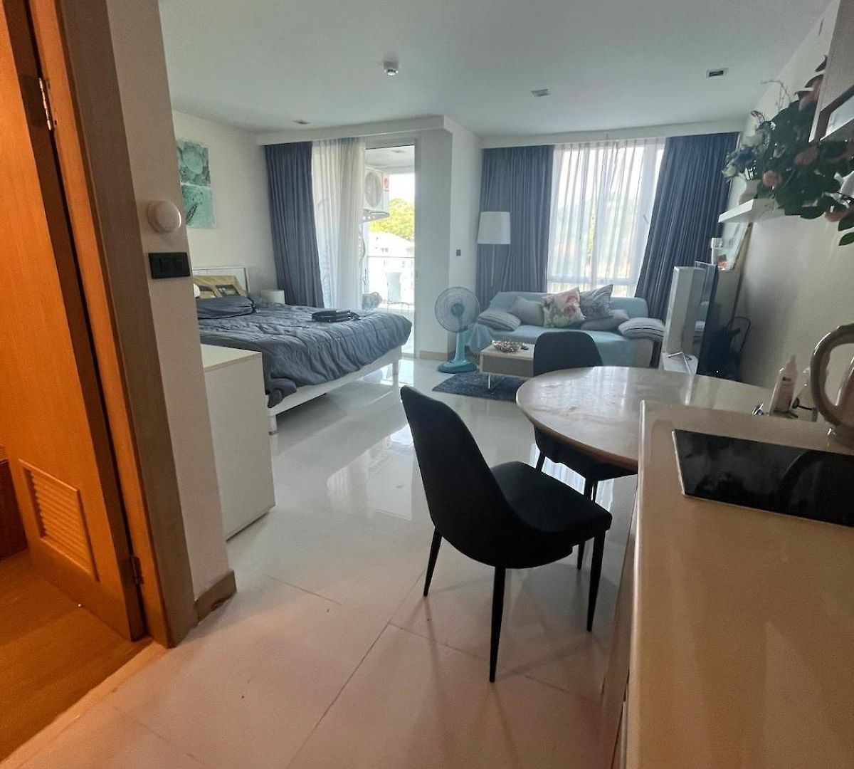 Apartment Stunning Unit Situated In