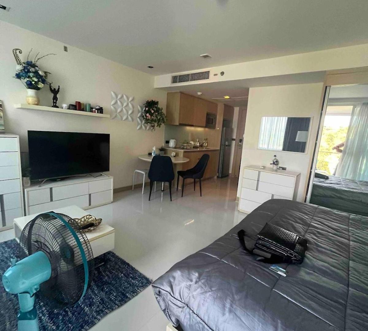 Apartment Stunning Unit Situated In *