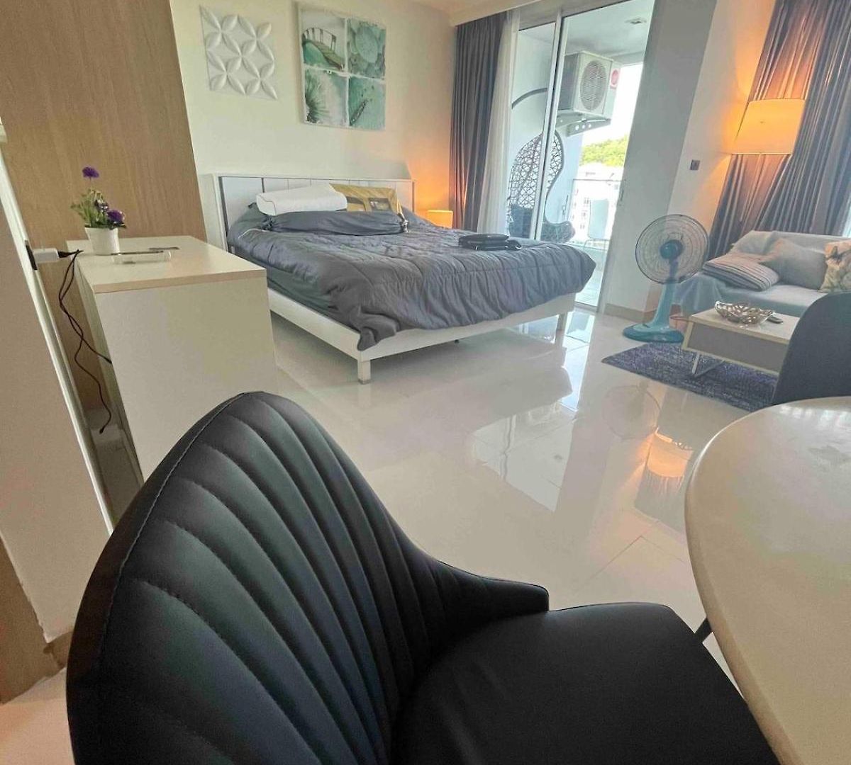 Stunning Unit Situated In Apartment