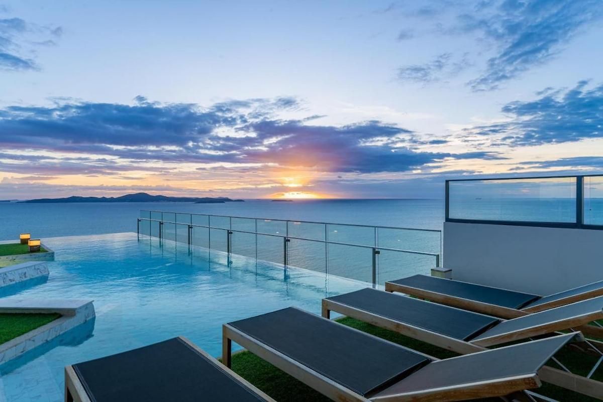 Sea View Great Location Apartment