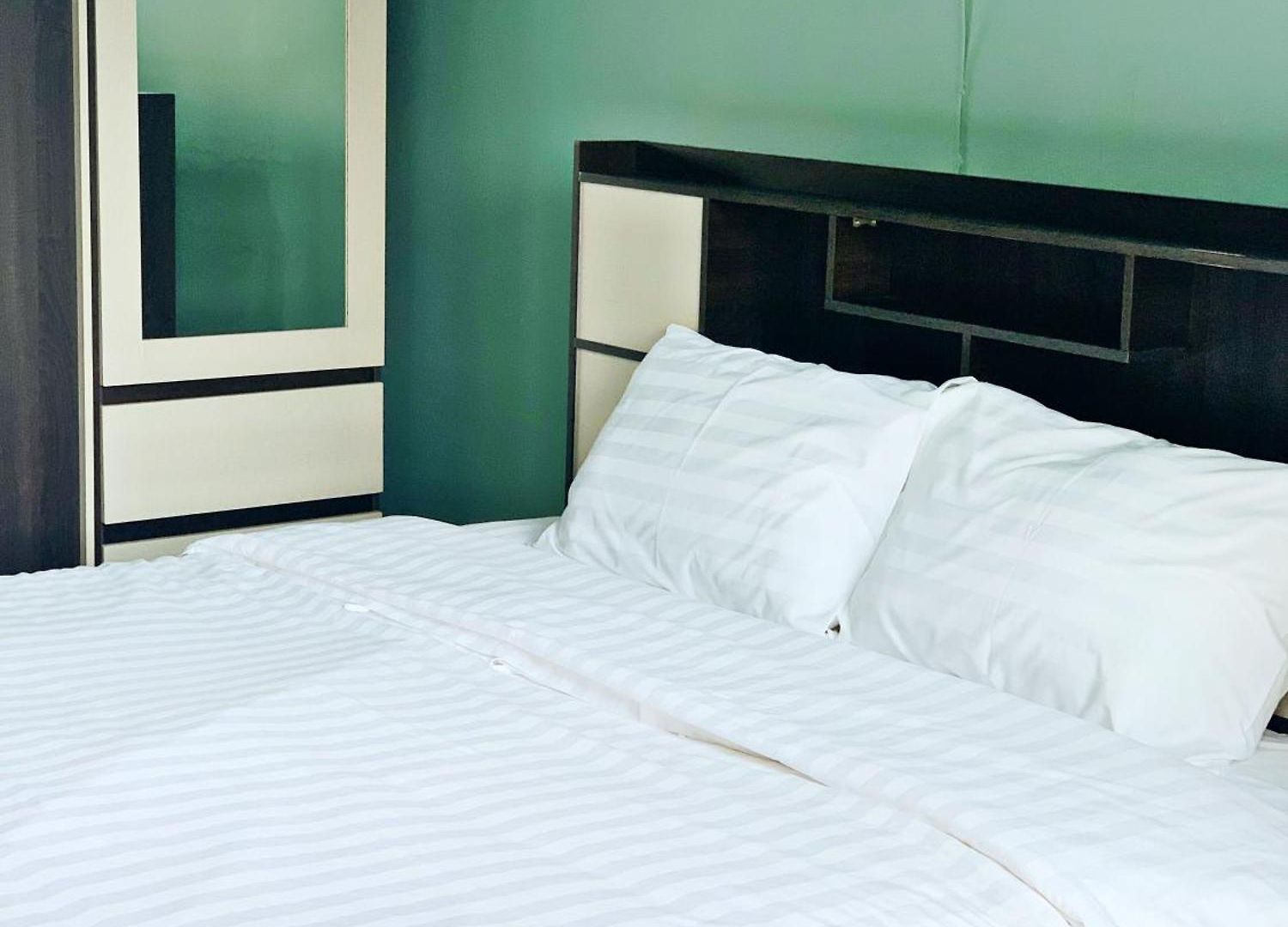 โรงแรม 4 Palms Pratumanak