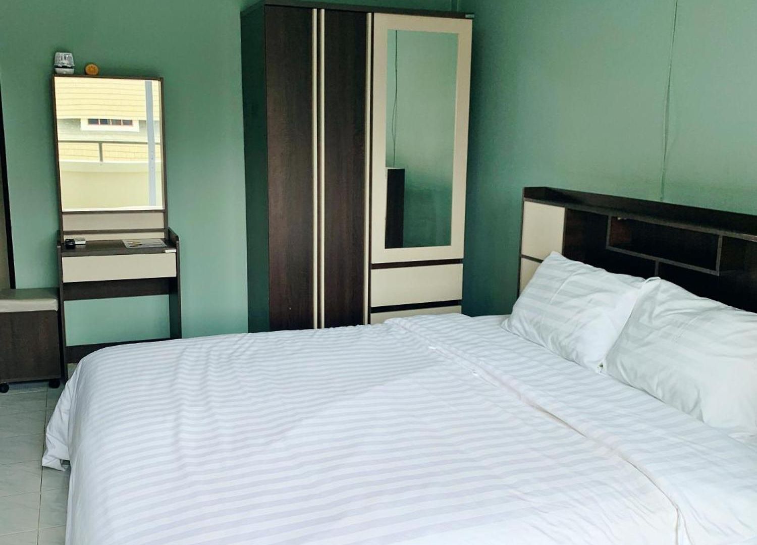 4 Palms Pratumanak โรงแรม Pattaya