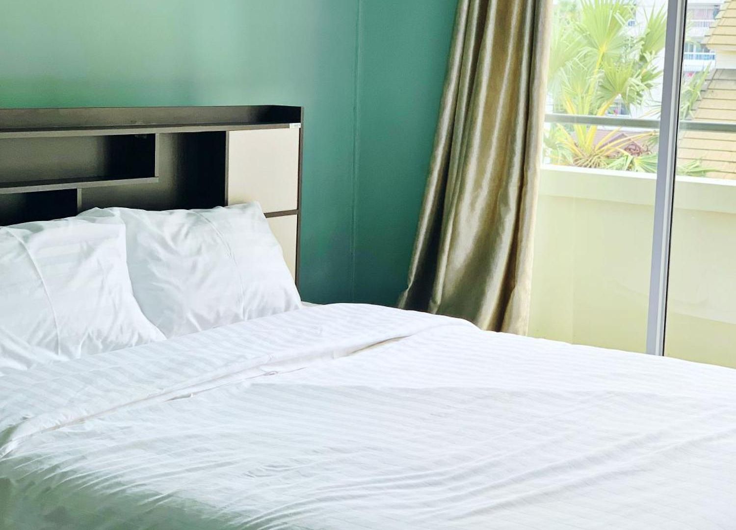 4 Palms Pratumanak โรงแรม