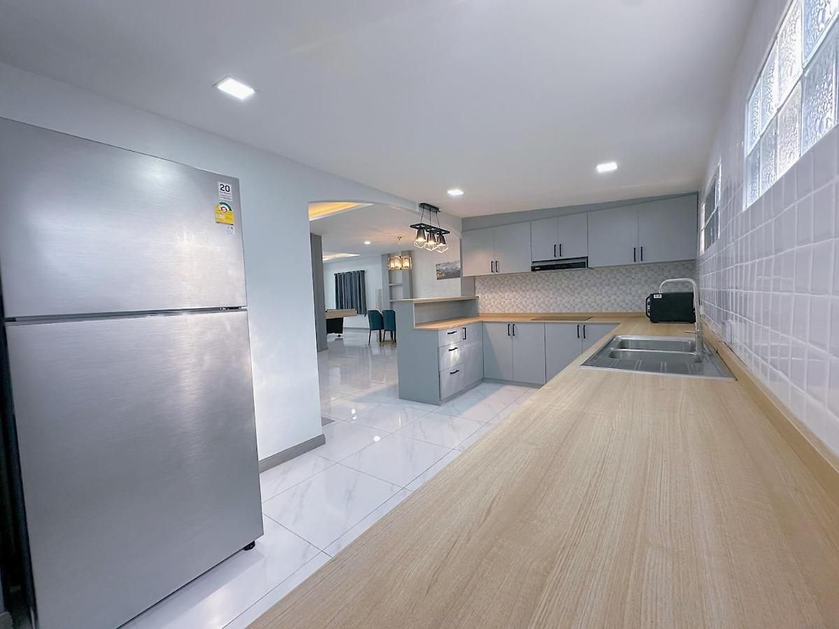 Near Three Town 4beds 5baths South Villa Pattaya