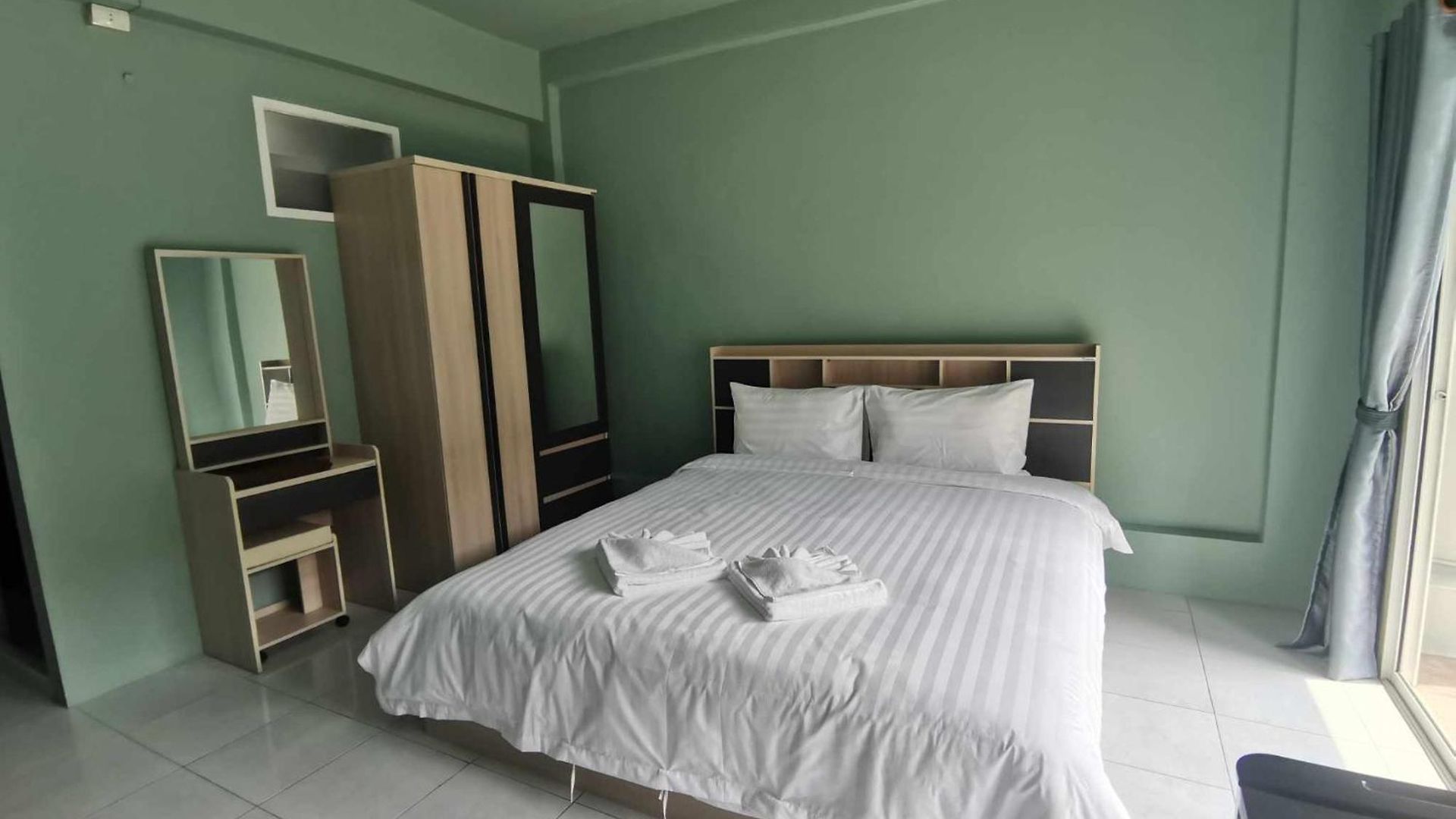 4 Palms Pratumanak โรงแรม Pattaya