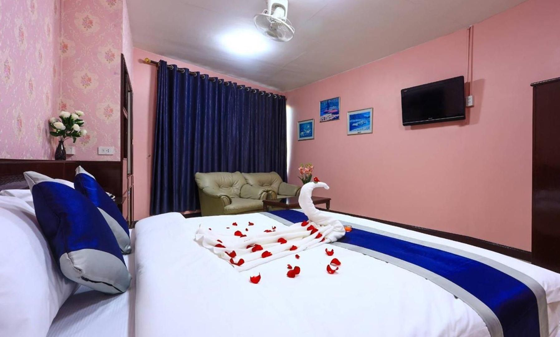 Nine Blue Boutique โรงแรม 3*