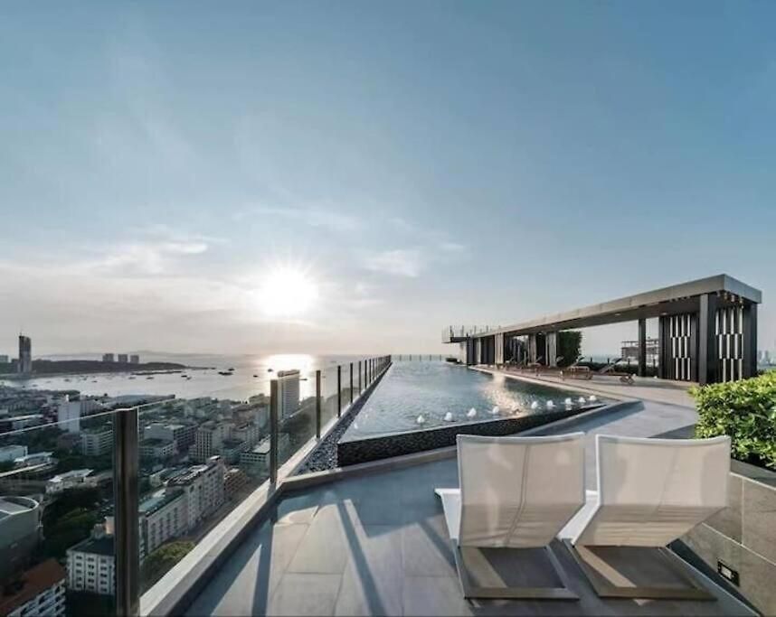 อพาร์ทเม้น The Base High Floor Pattaya