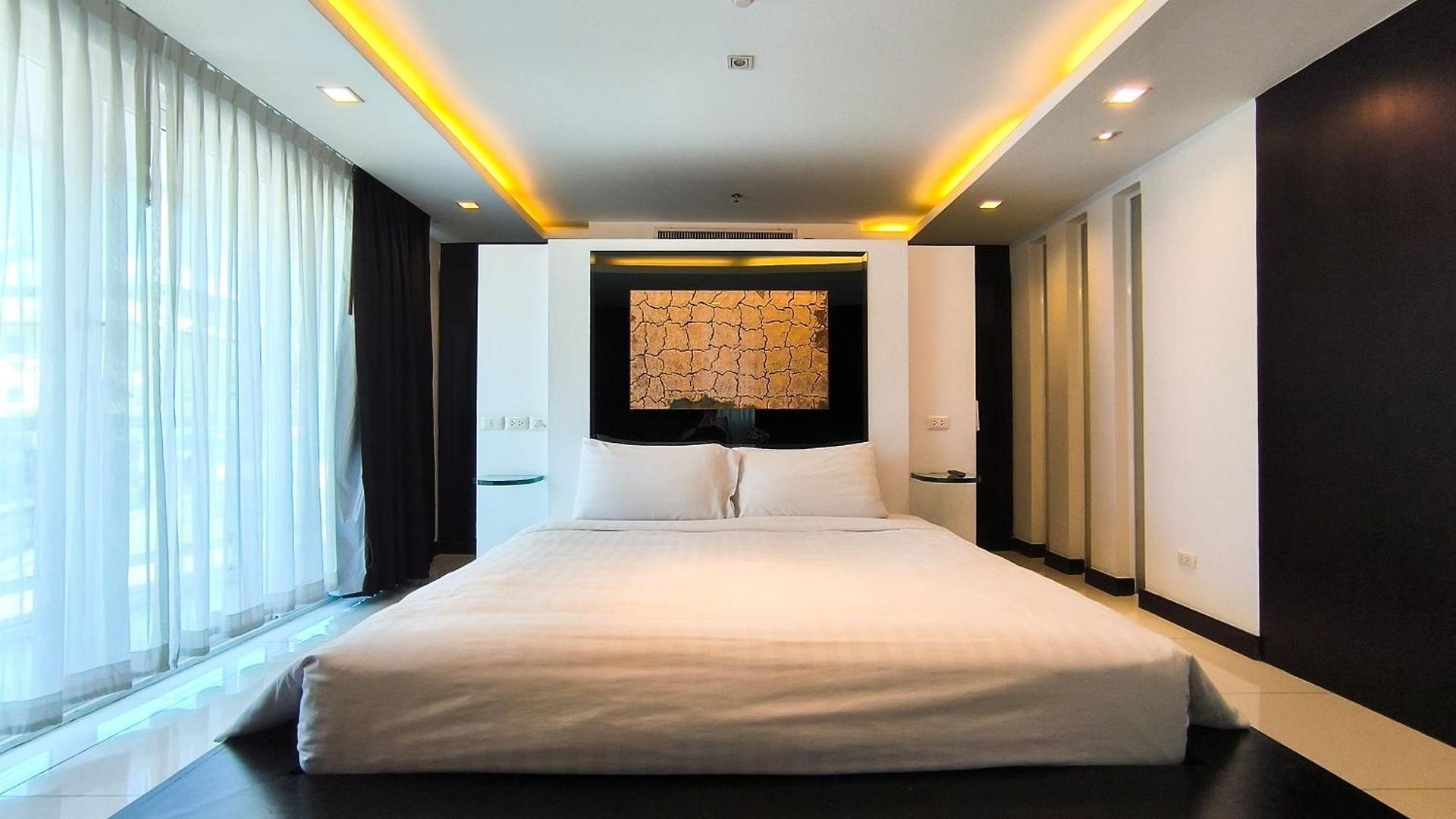 โรงแรม Nova By Compass Hospitality 4*