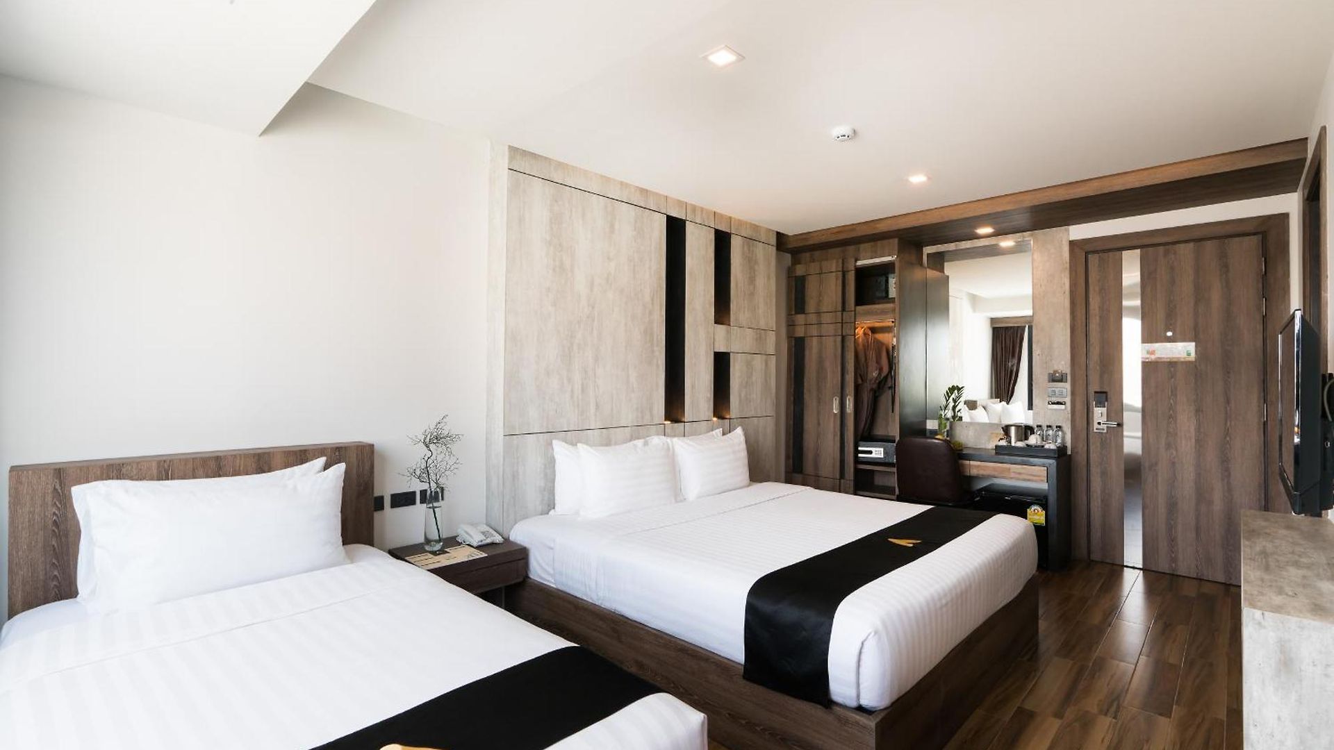 Acqua Hotel 4*