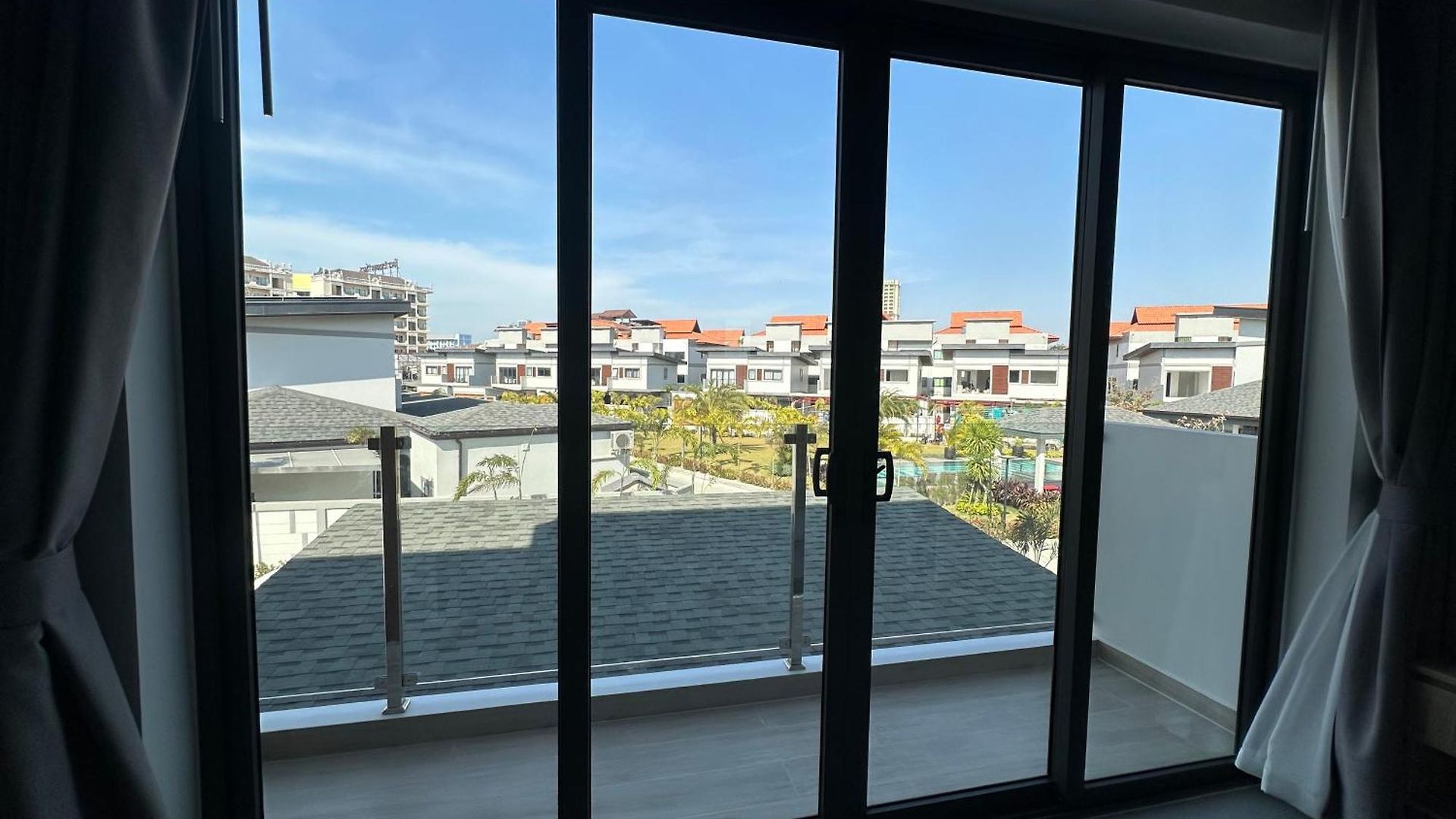 Deluxe Midtown 3bed