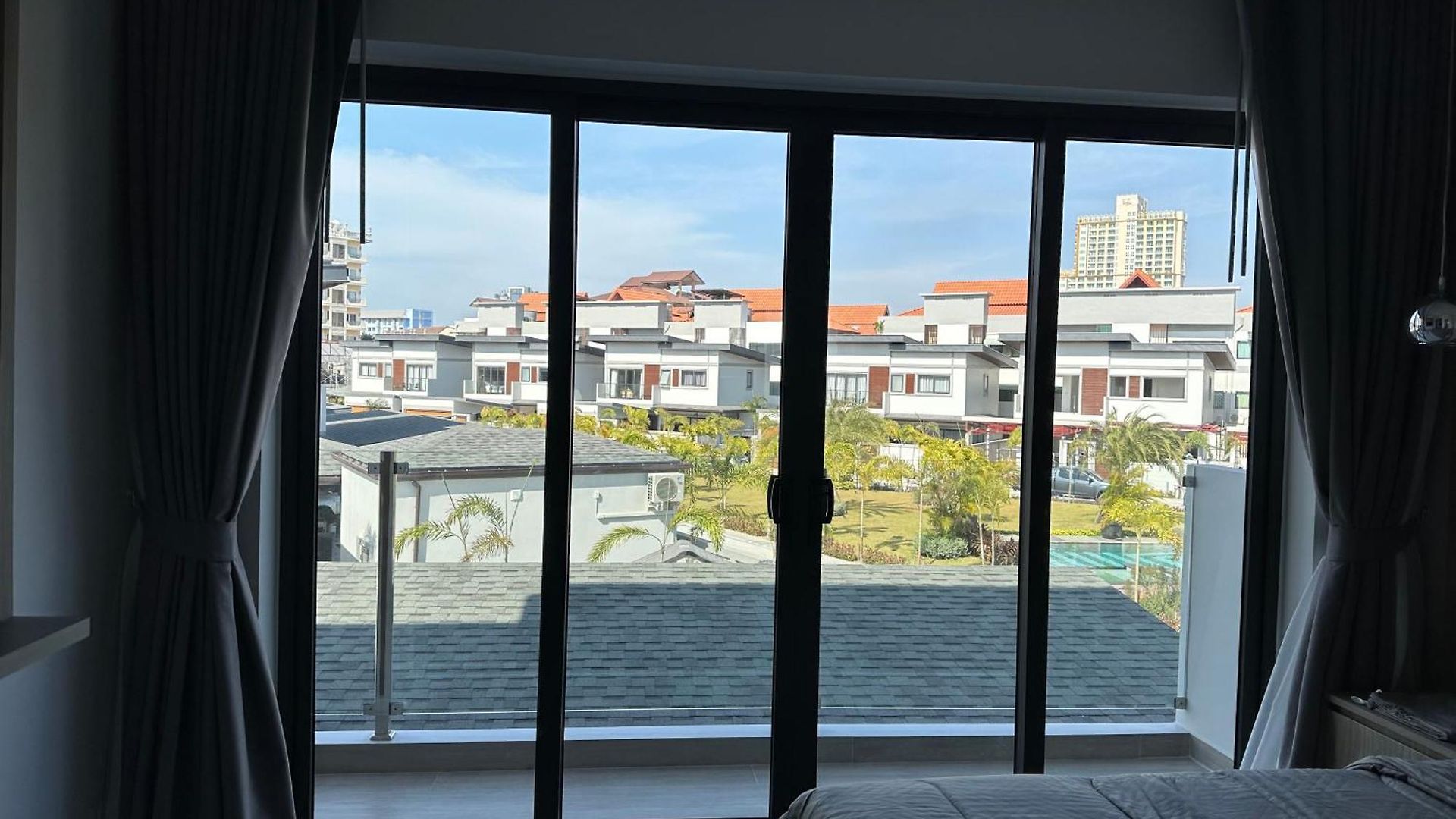 Deluxe Midtown 3bed วิลล่า