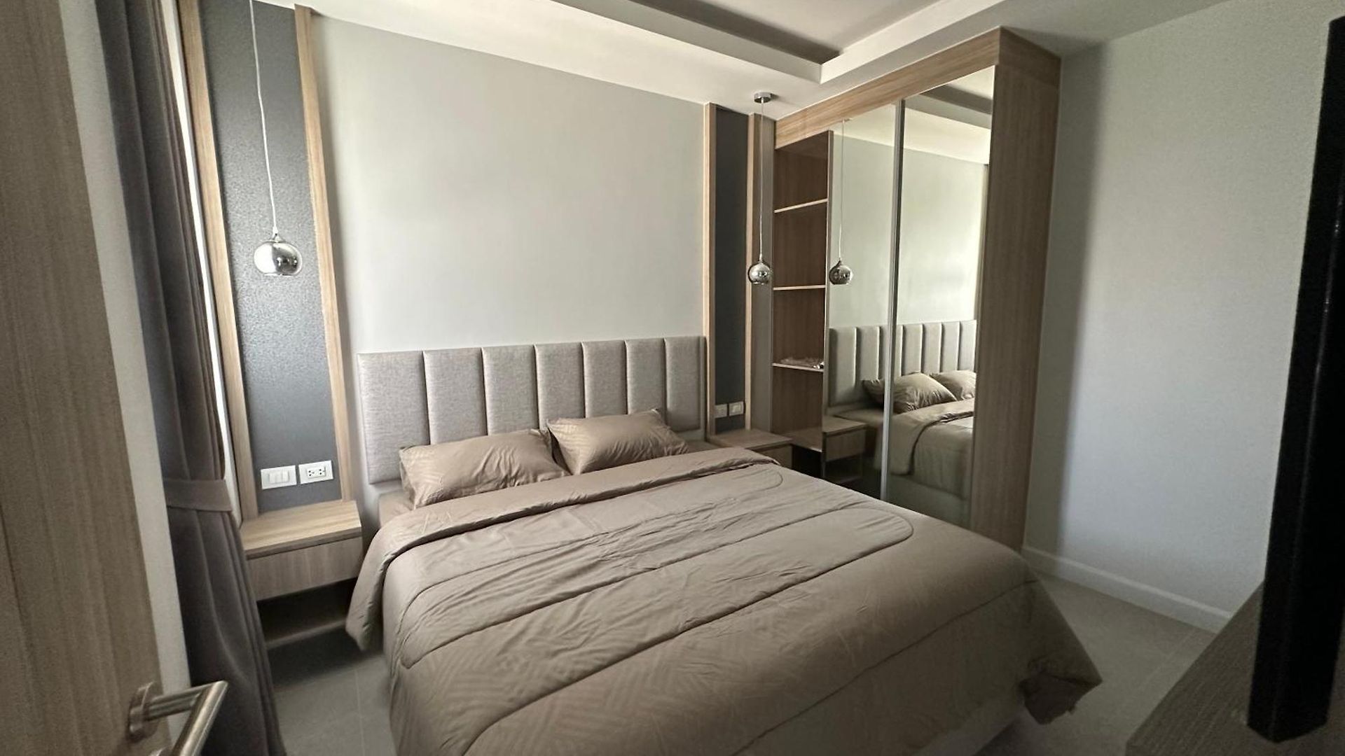 Deluxe Midtown 3bed วิลล่า