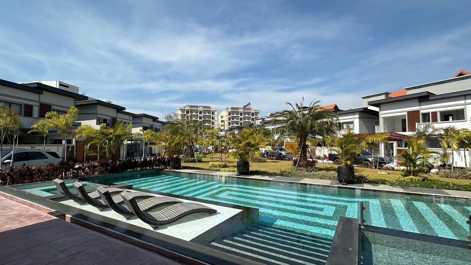 Deluxe Midtown 3bed วิลล่า *