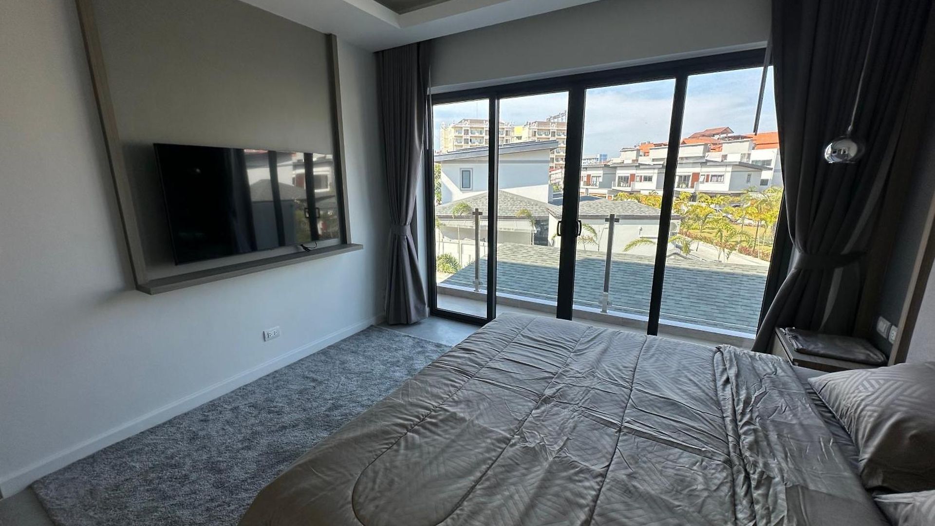 Deluxe Midtown 3bed