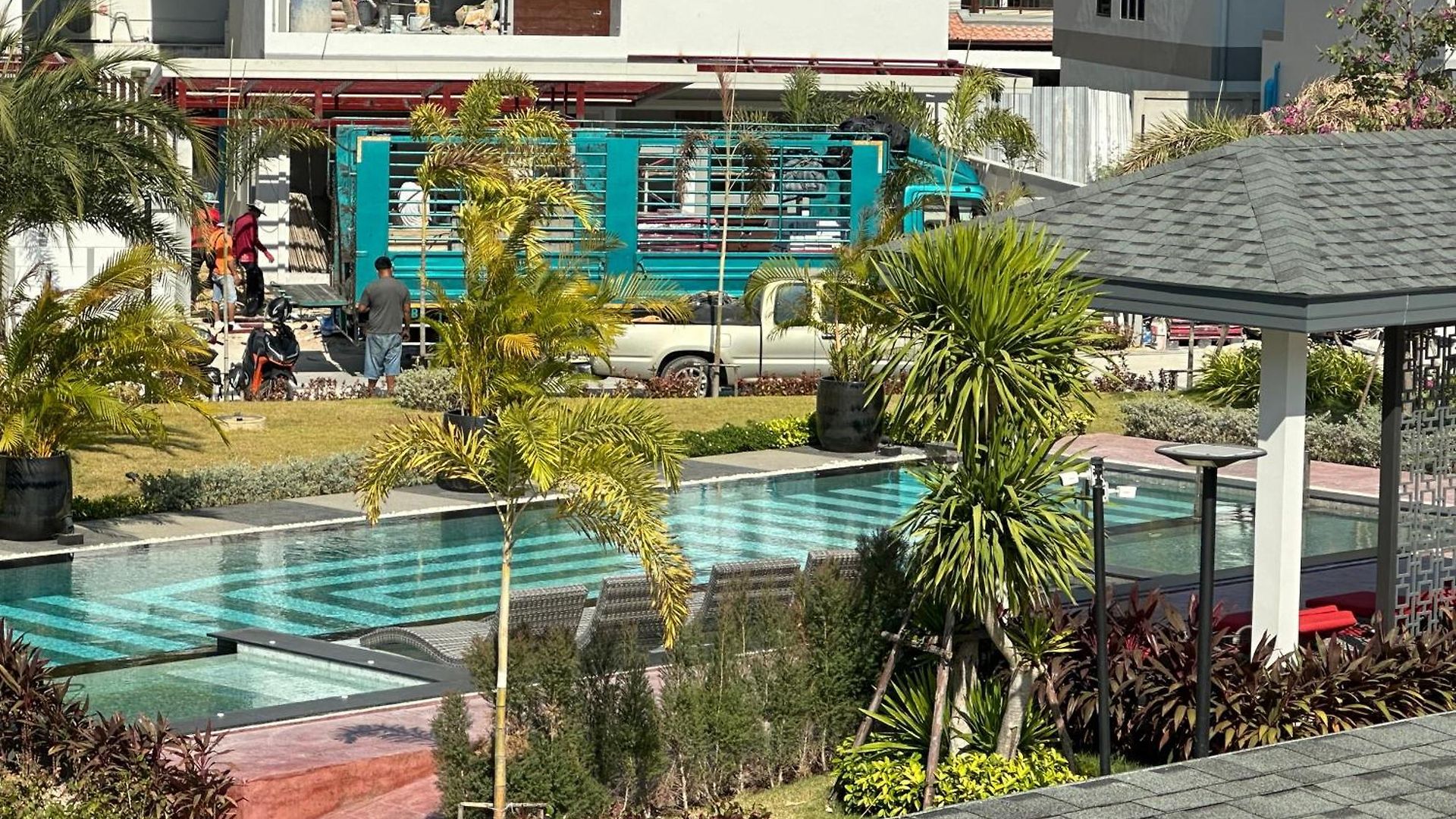 Deluxe Midtown 3bed วิลล่า Pattaya