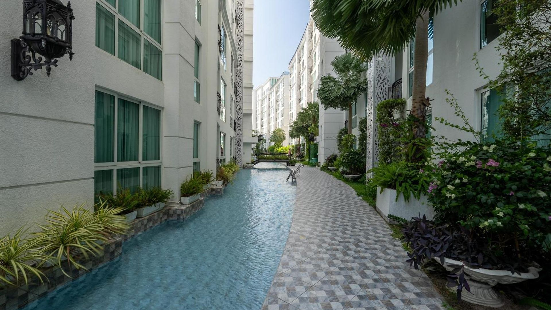 Olympus Garden By Lsqstays อพาร์ทเม้น Pattaya