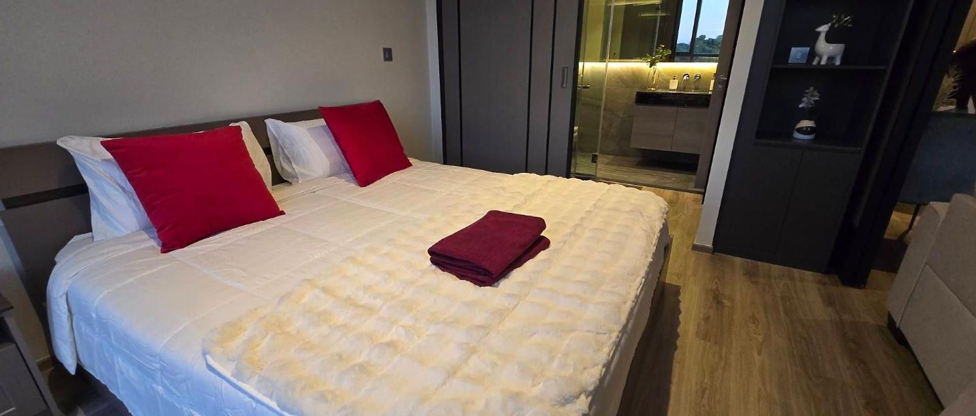 Sea View Great Location Apartment Pattaya