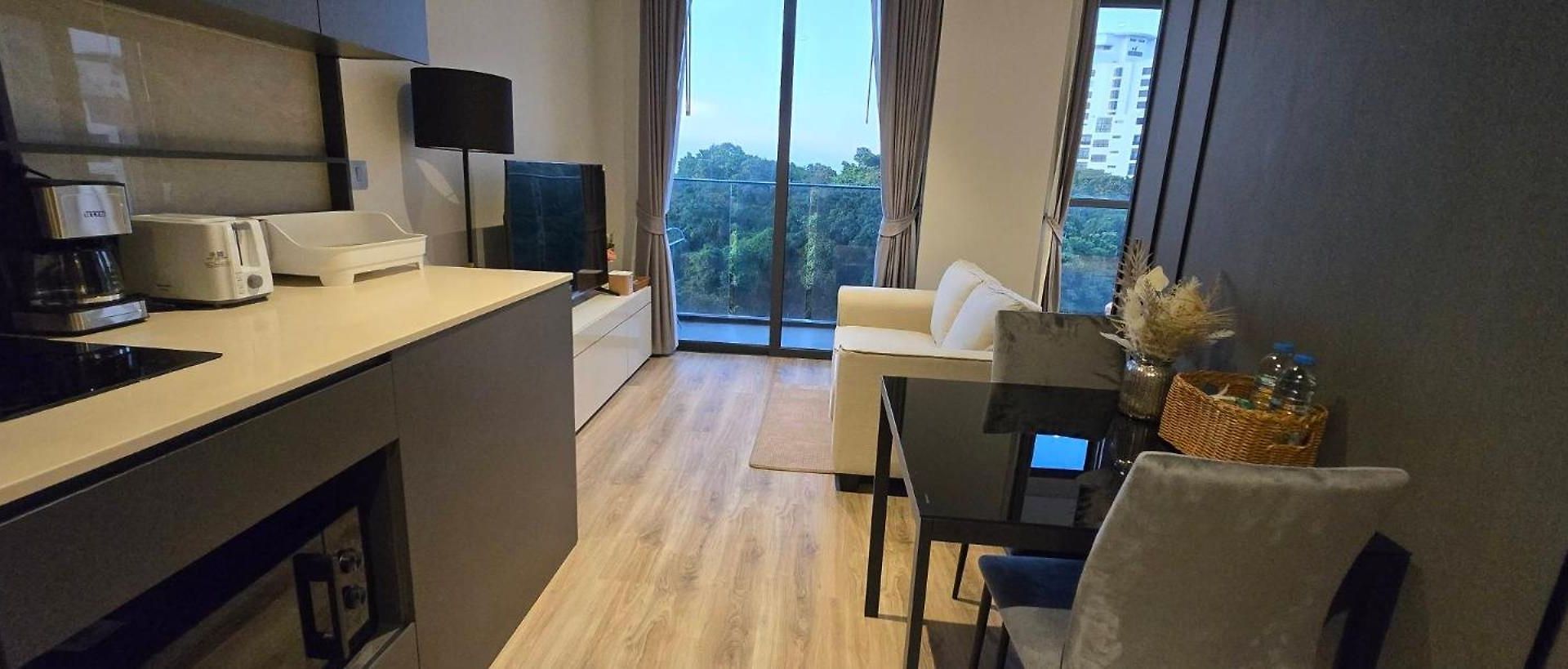 Sea View Great Location Apartment