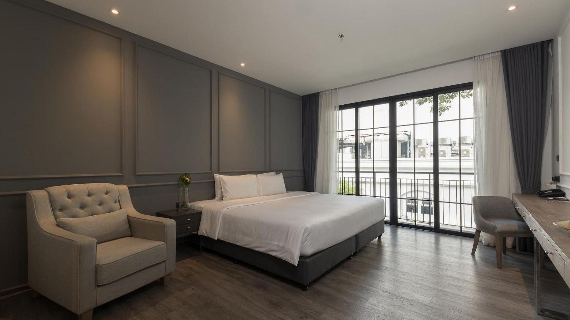 โรงแรม One Patio - Sha Extra