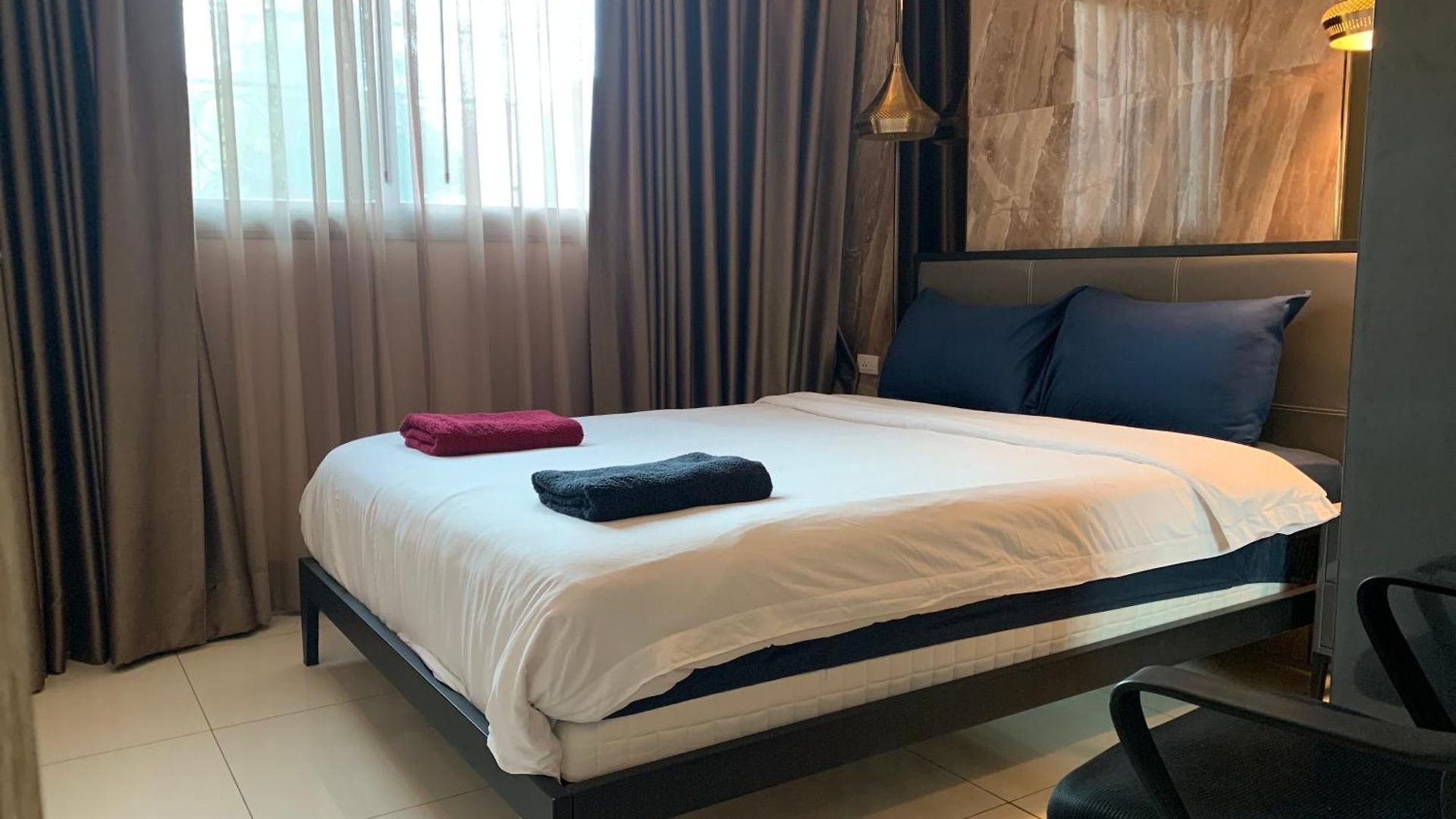 豪华两房两卫2 Bedrooms 2 Bathrooms 泳池公寓arcadia 靠近步行街 生活便利 *