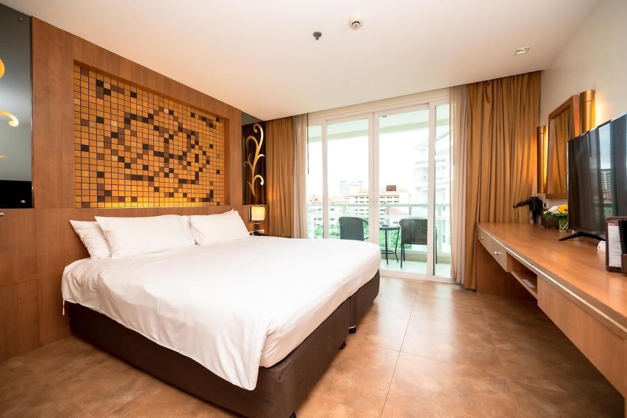 โรงแรม Centara Nova 4*