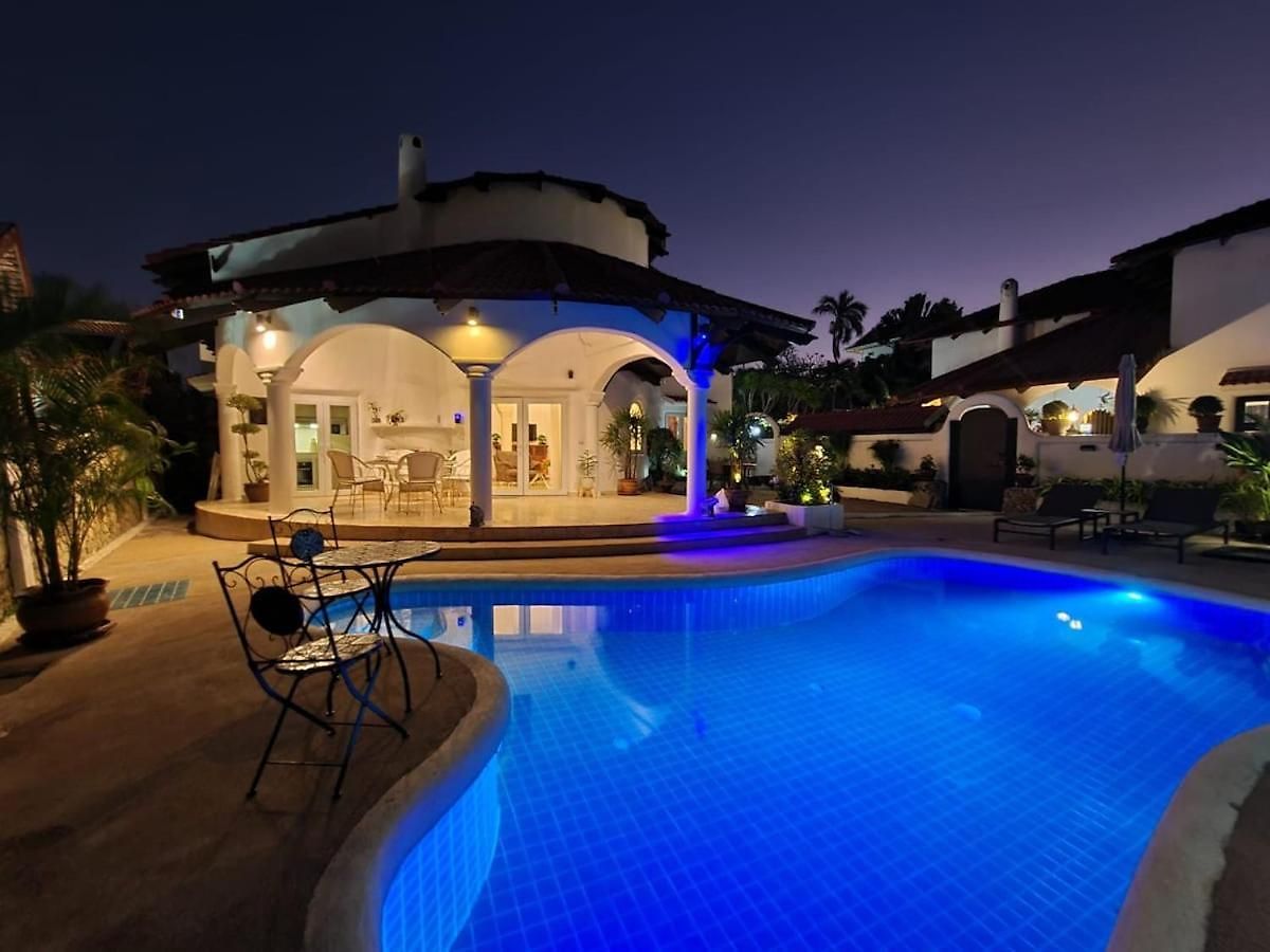 Sonasbaan, 3 Bed Pool วิลล่า Pattaya